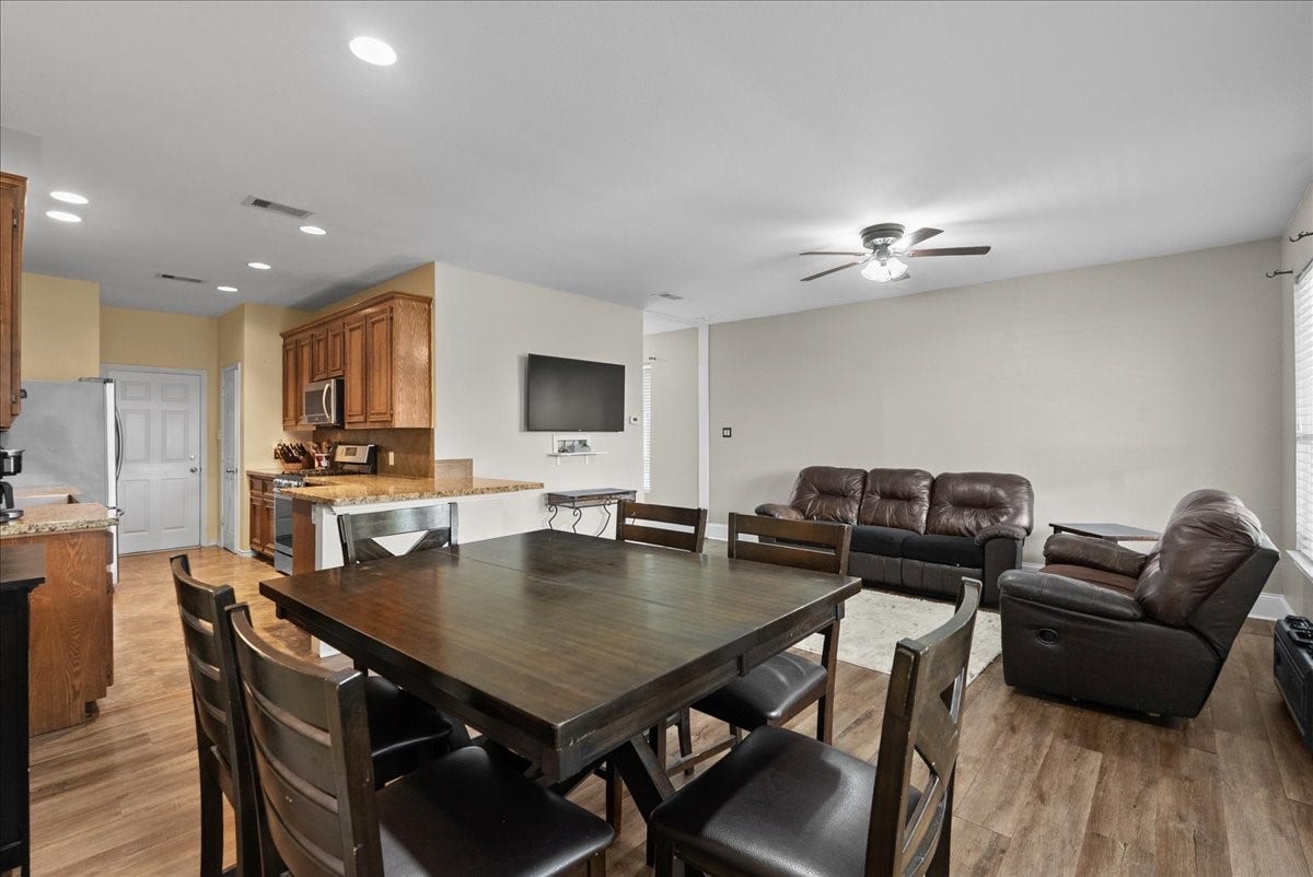 838 San Jacinto Circle, Baytown, TX 77521 838 San Jacinto Circle, Baytown, TX 77521