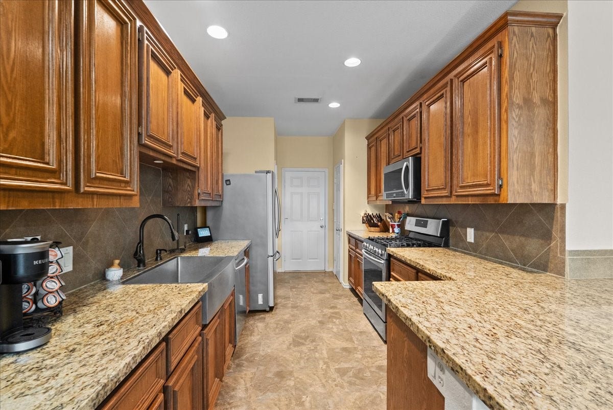 838 San Jacinto Circle, Baytown, TX 77521 838 San Jacinto Circle, Baytown, TX 77521