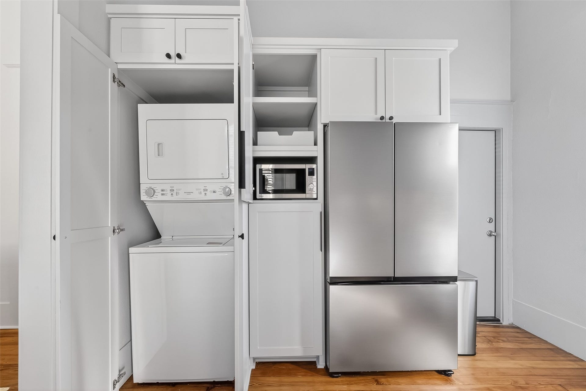 2015 28TH ST, Galveston, TX 77550 All the appliances stay