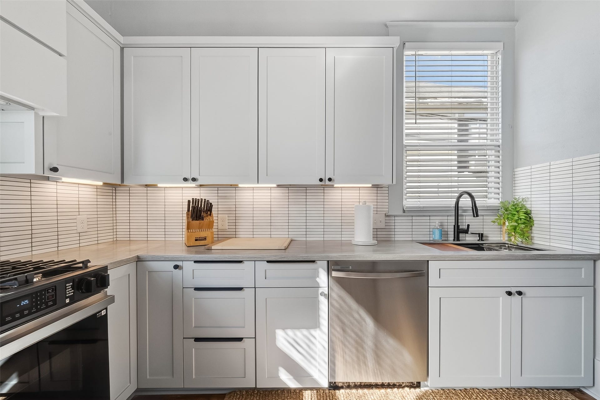 2015 28TH ST, Galveston, TX 77550 2015 28TH ST, Galveston, TX 77550