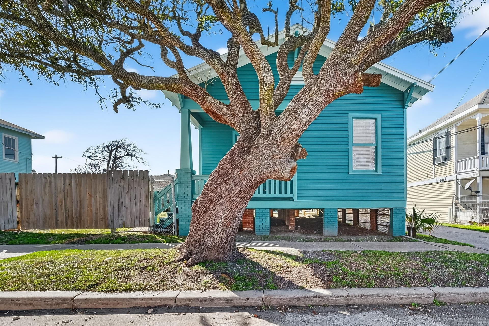 2015 28TH ST, Galveston, TX 77550 2015 28TH ST, Galveston, TX 77550