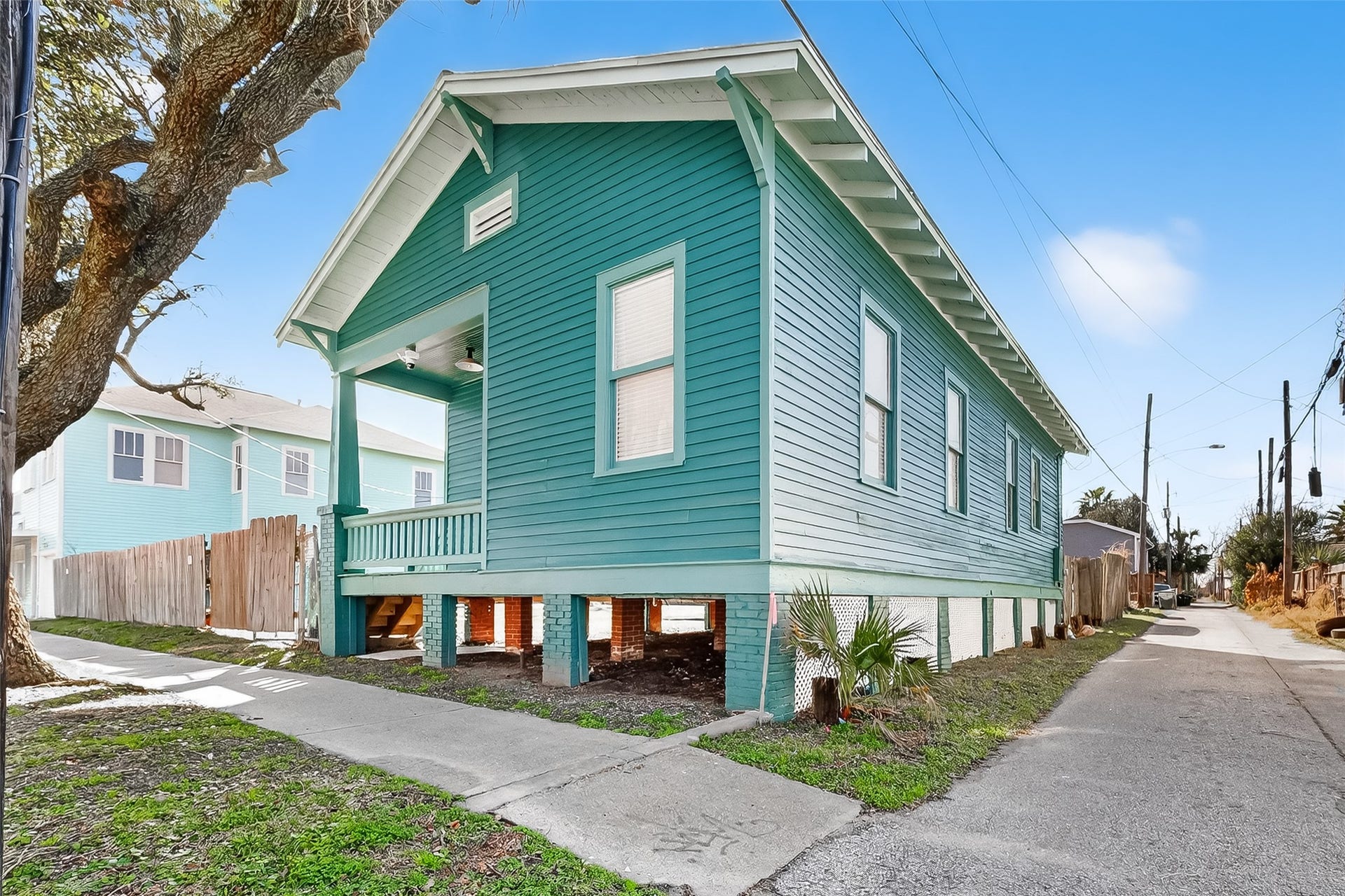 2015 28TH ST, Galveston, TX 77550 2015 28TH ST, Galveston, TX 77550