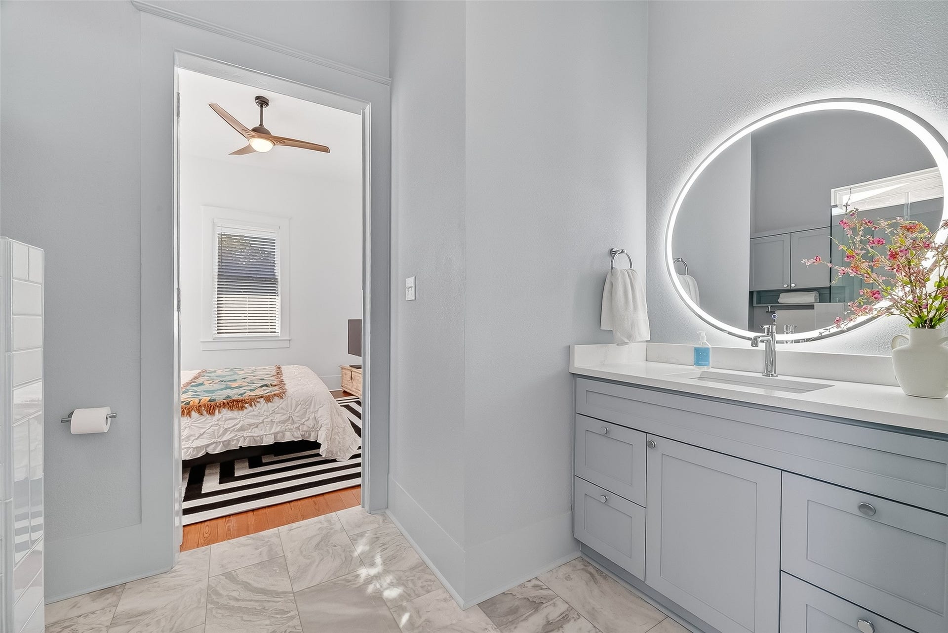 2015 28TH ST, Galveston, TX 77550 Looking to king sized back bedroom from bathroom