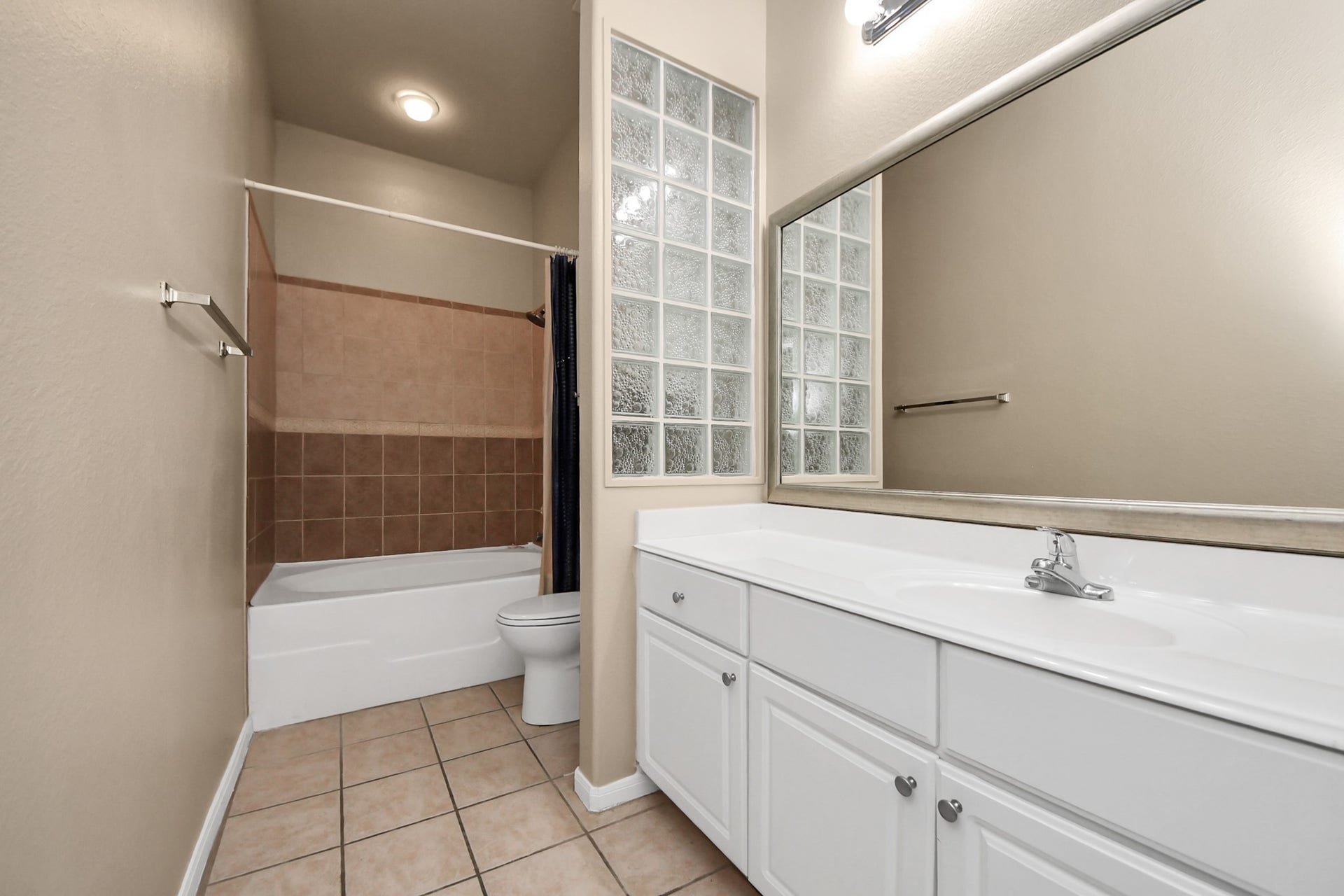 1441 East Street, #312, Houston, TX 77007 1441 East Street, #312, Houston, TX 77007