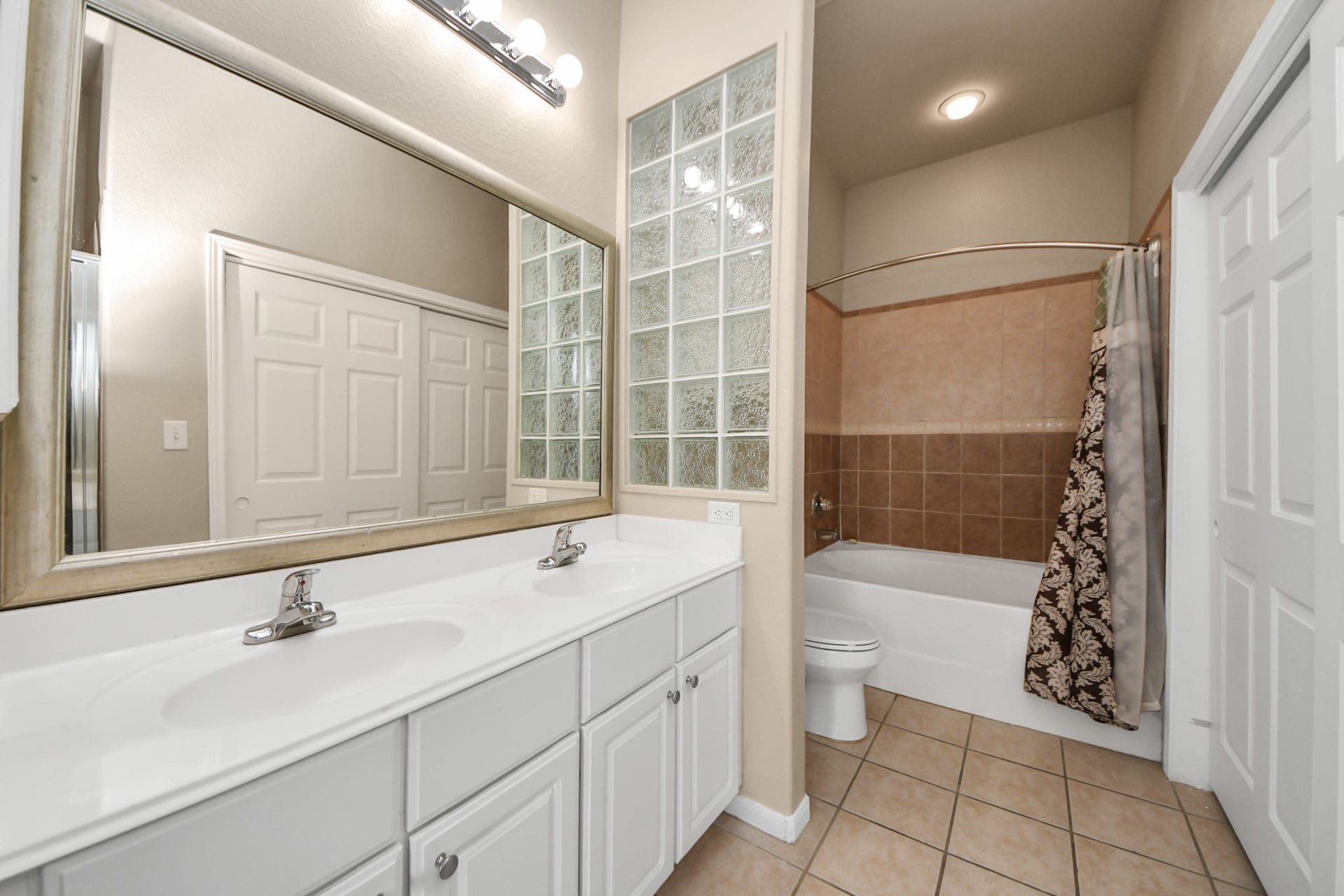 1441 East Street, #312, Houston, TX 77007 1441 East Street, #312, Houston, TX 77007