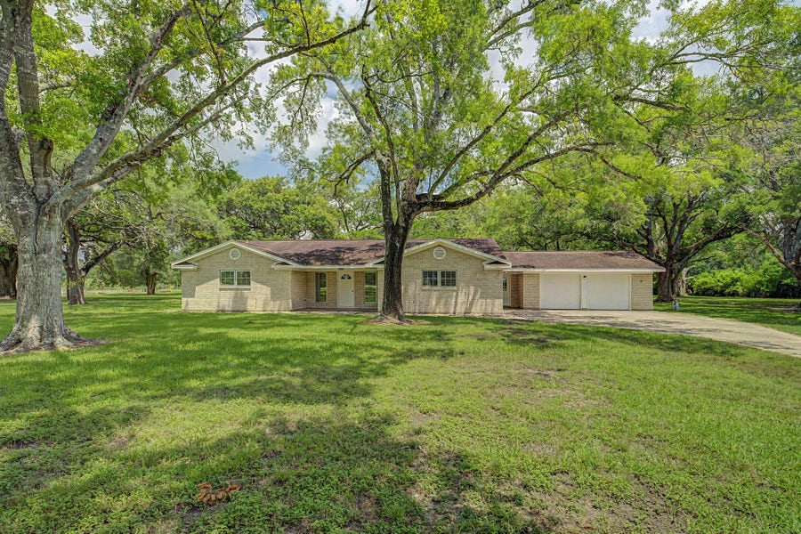 Property photo for 6907 Fm-2403, Alvin, TX