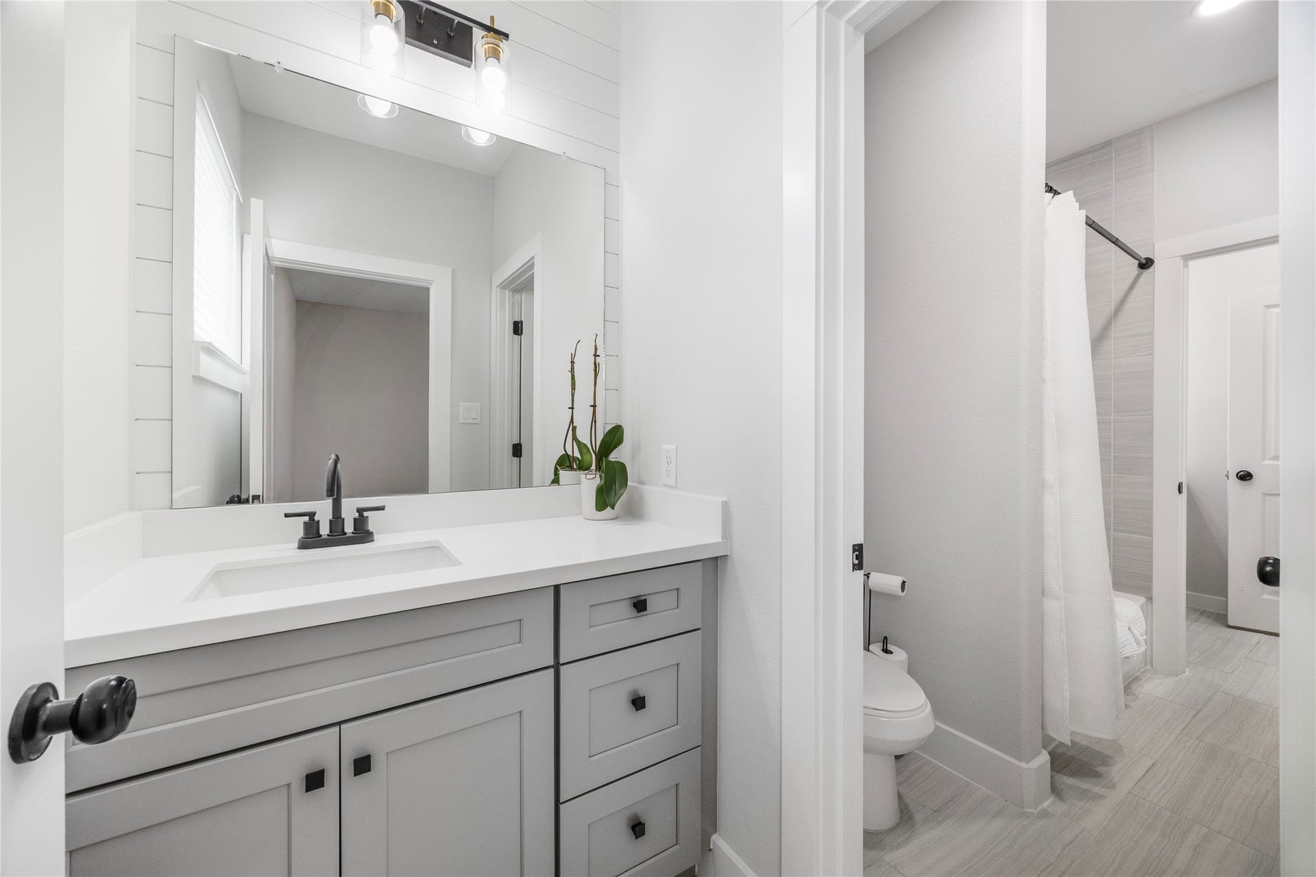 823 Enterprise Street, Houston, TX 77088