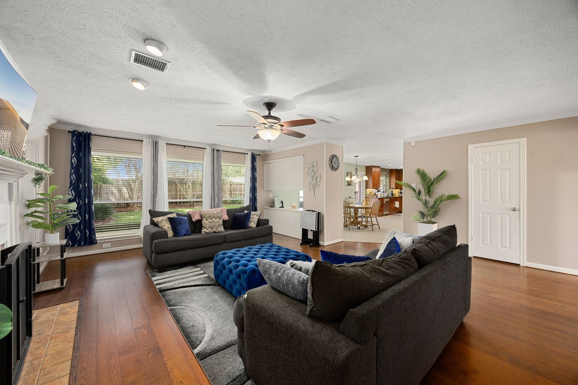 7407 Knoll Cliff Court, Houston, TX 77095