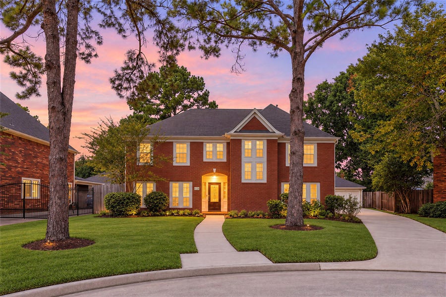Property photo for 7407 Knoll Cliff Court, Houston, TX