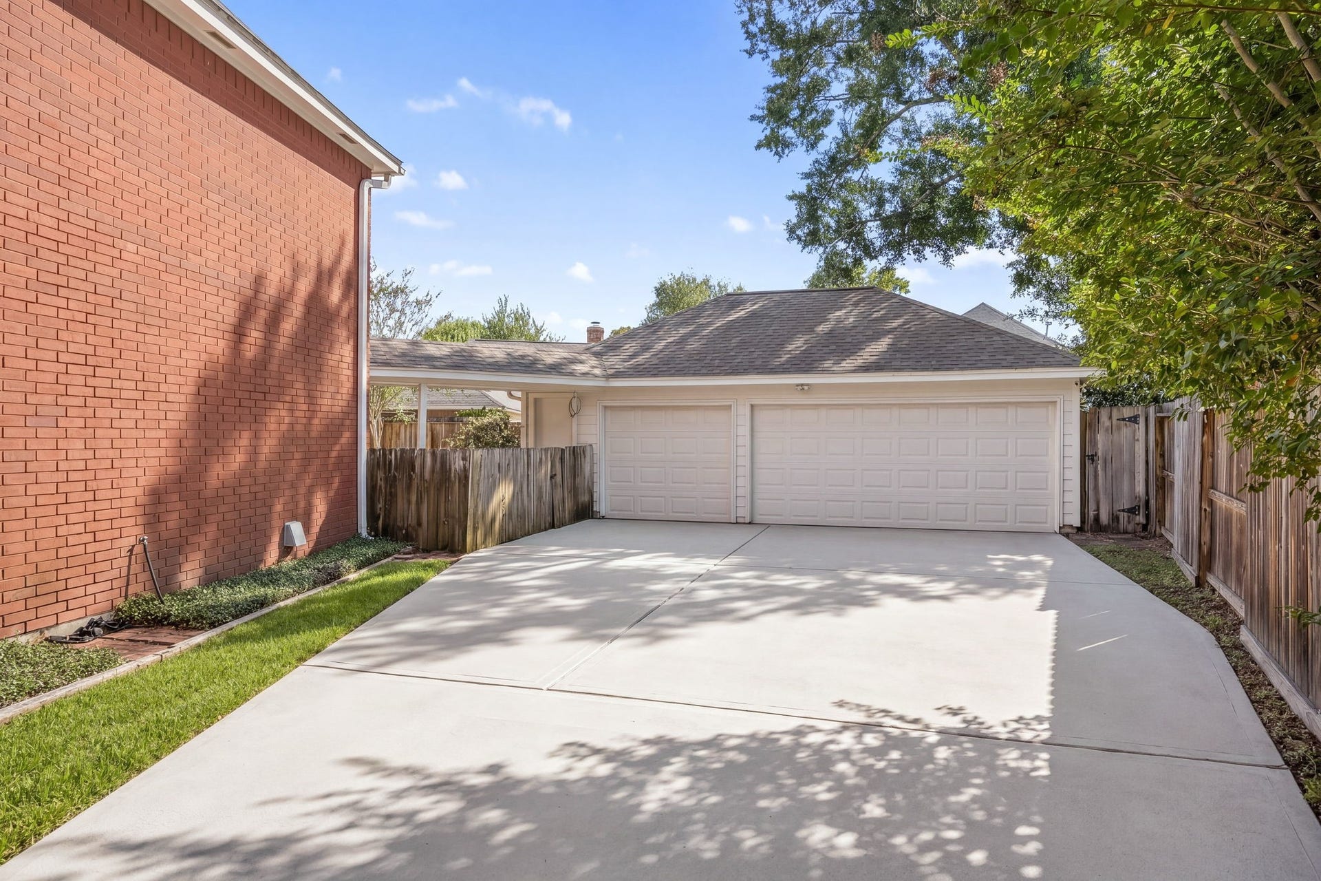 7407 Knoll Cliff Court, Houston, TX 77095