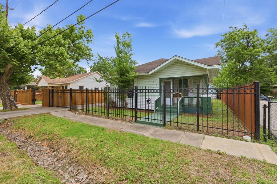 Property photo for 510 N Everton Street, Houston, TX