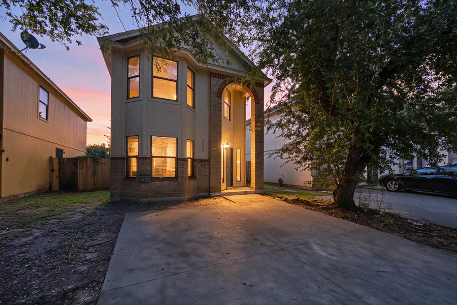 Property photo for 3006 La Estancia Lane, Houston, TX