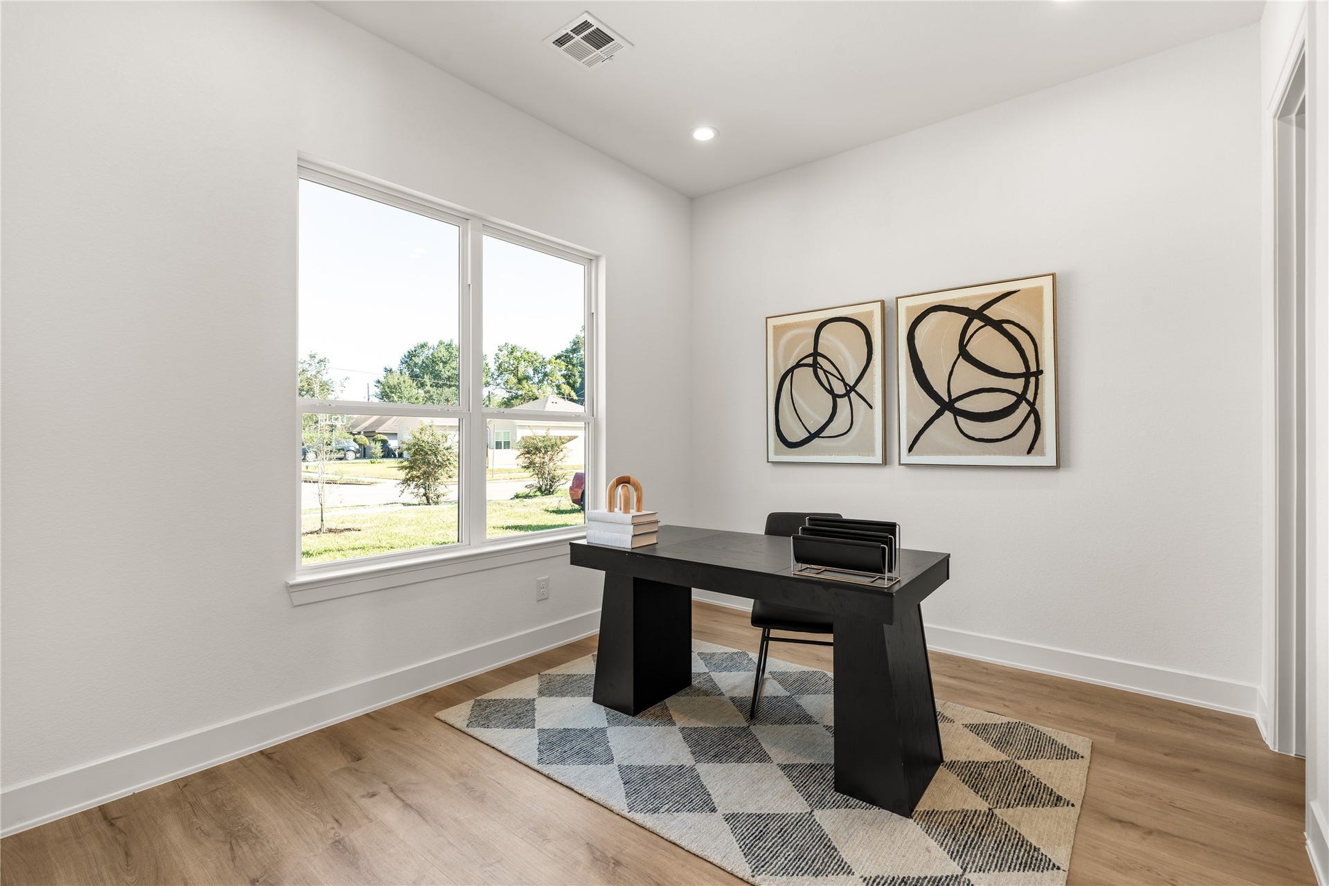 6714 Tierwester Street, Houston, TX 77021 Expansive front-facing windows illuminate thoughtfully positioned office / bedroom near the entry, the room offers privacy without sacrificing its connection to the home.