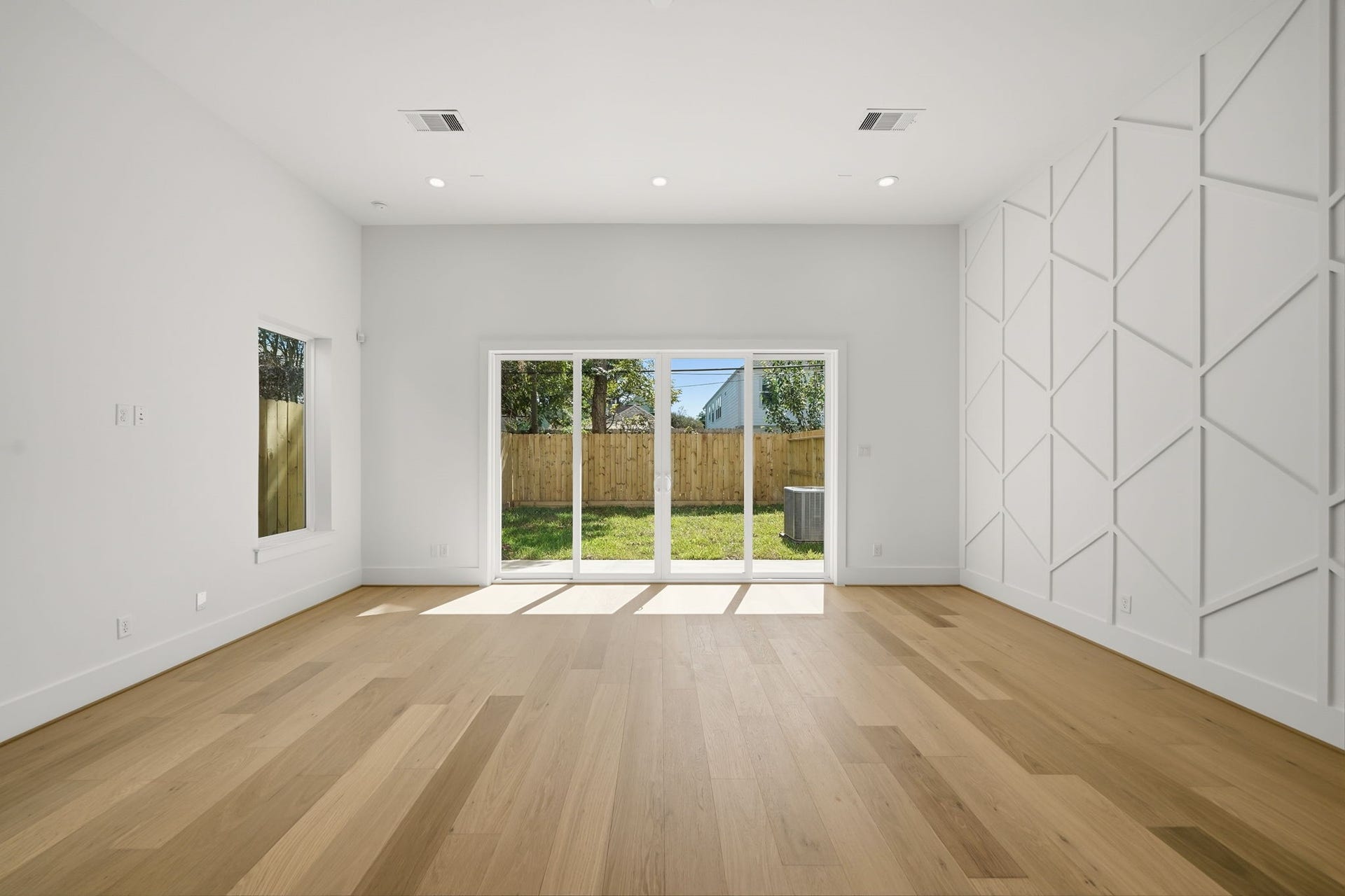 1120 E 26th Street, Houston, TX 77009 1120 E 26th Street, Houston, TX 77009