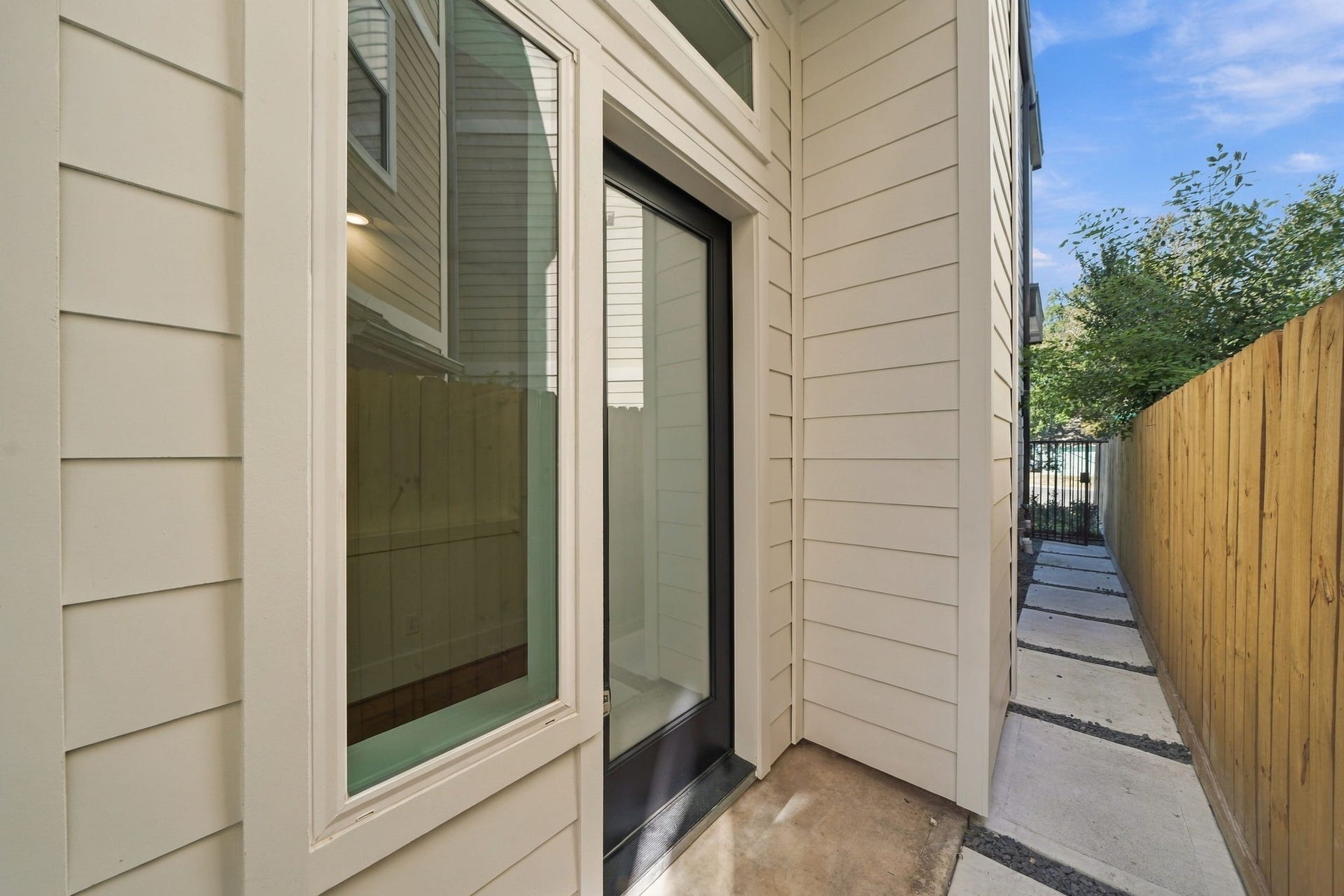 1120 E 26th Street, Houston, TX 77009 1120 E 26th Street, Houston, TX 77009