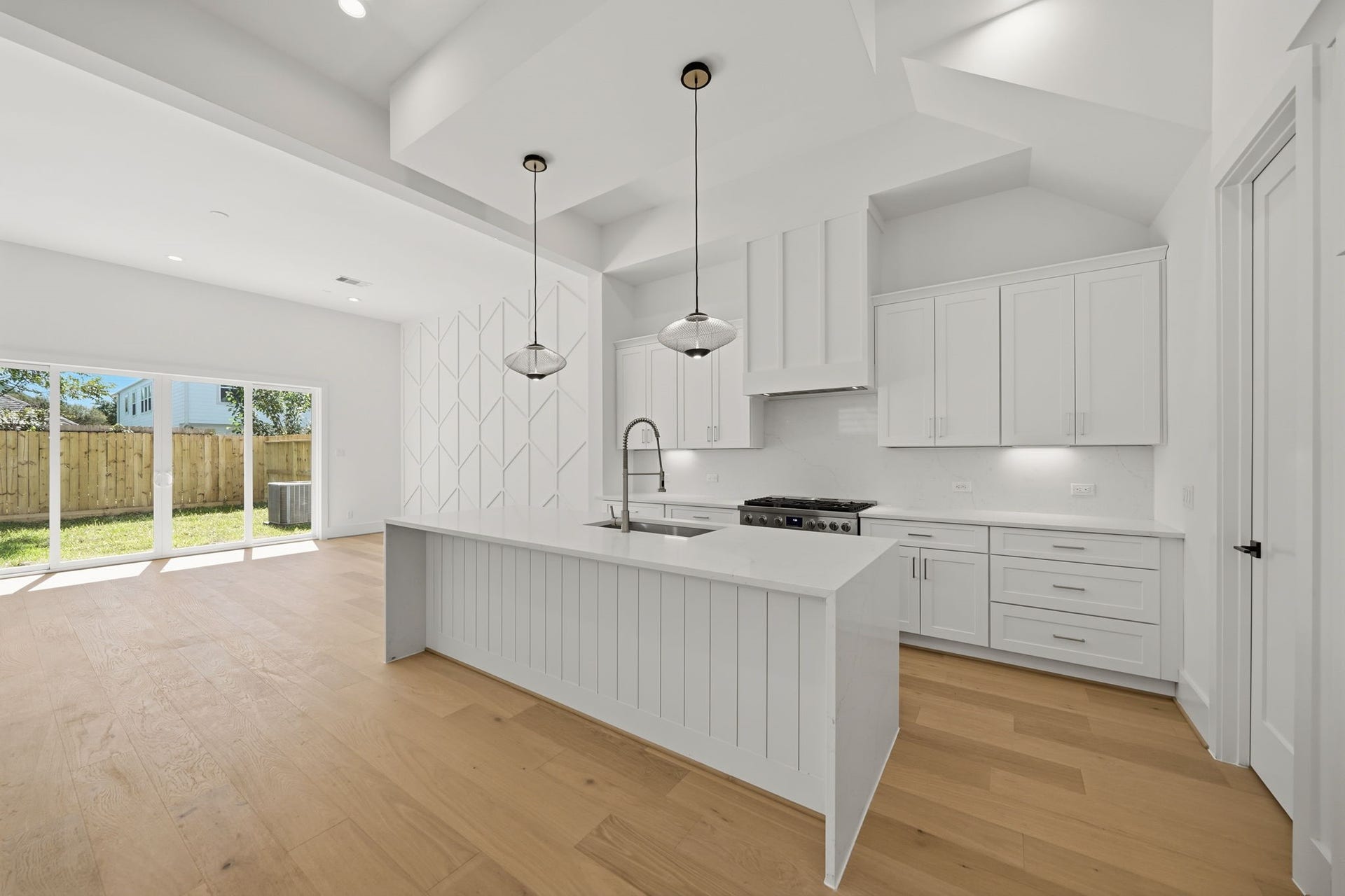 1120 E 26th Street, Houston, TX 77009 1120 E 26th Street, Houston, TX 77009