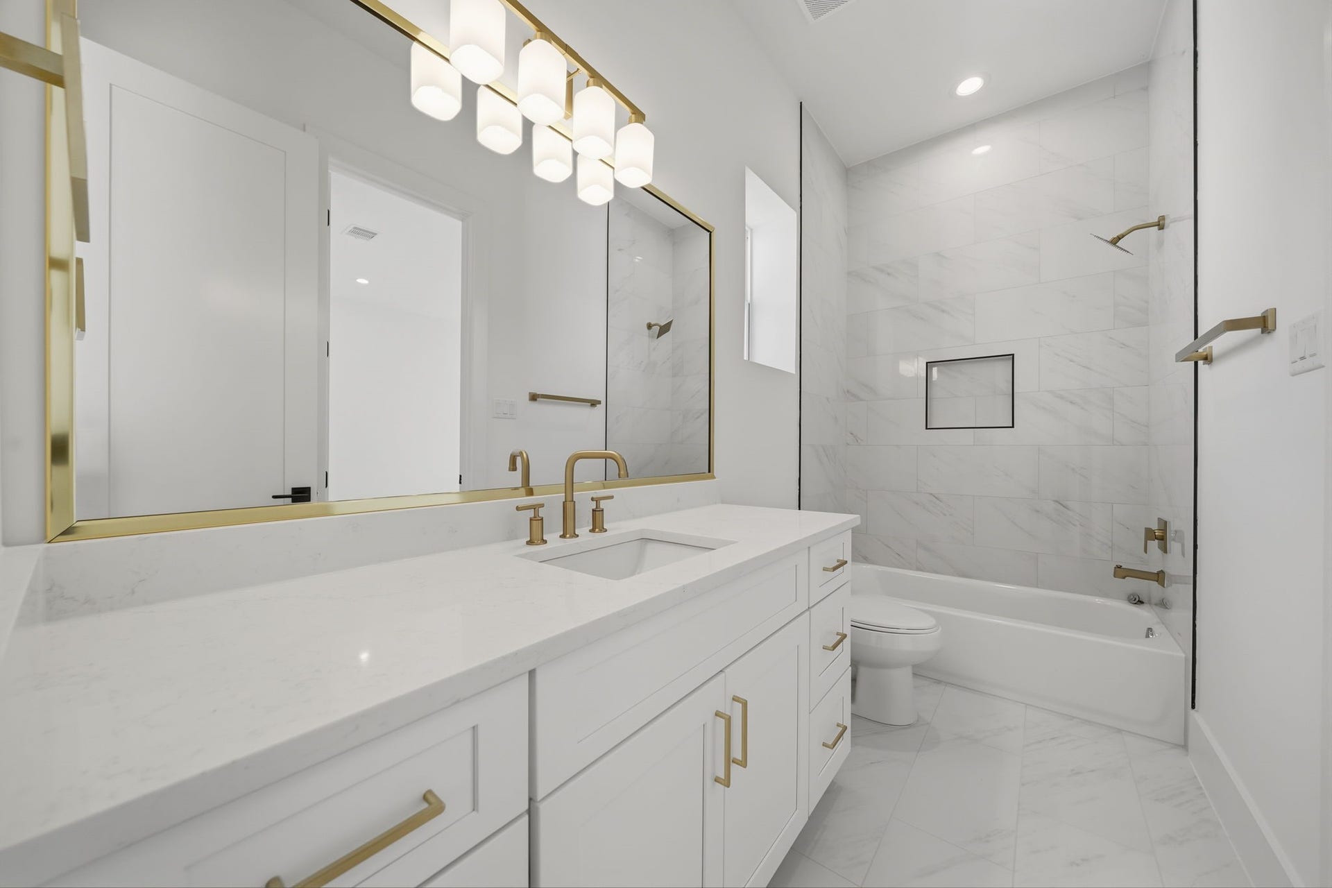 1120 E 26th Street, Houston, TX 77009 1120 E 26th Street, Houston, TX 77009