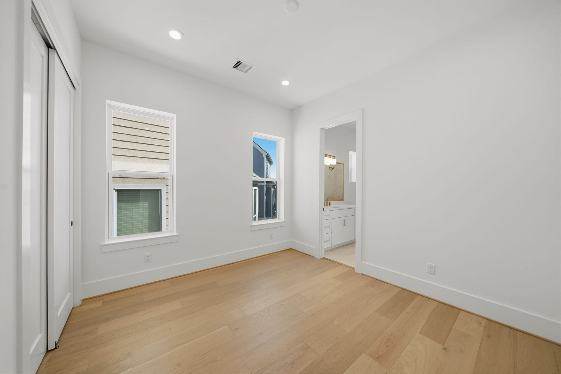 1120 E 26th Street, Houston, TX 77009 1120 E 26th Street, Houston, TX 77009