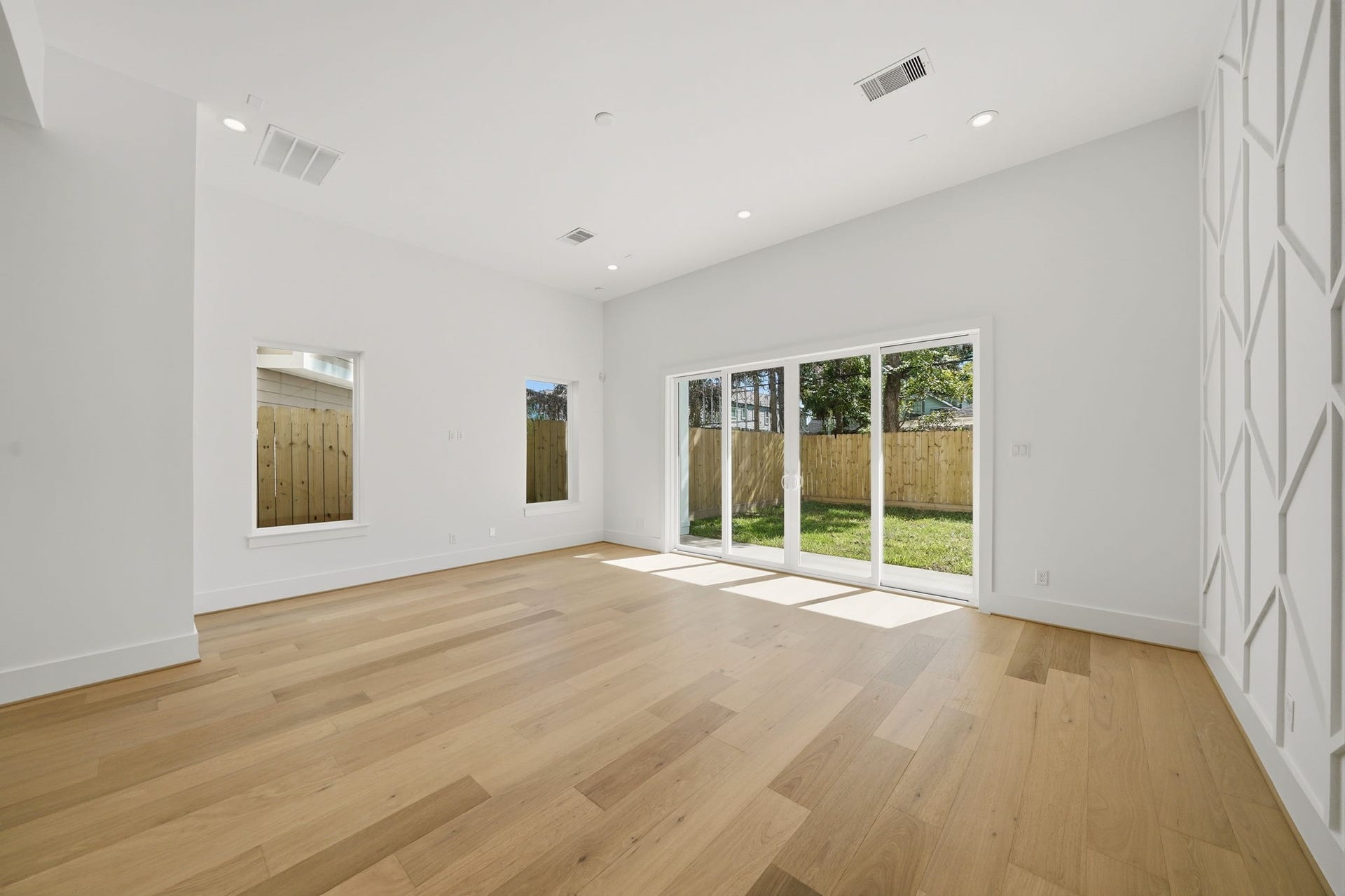 1120 E 26th Street, Houston, TX 77009 1120 E 26th Street, Houston, TX 77009