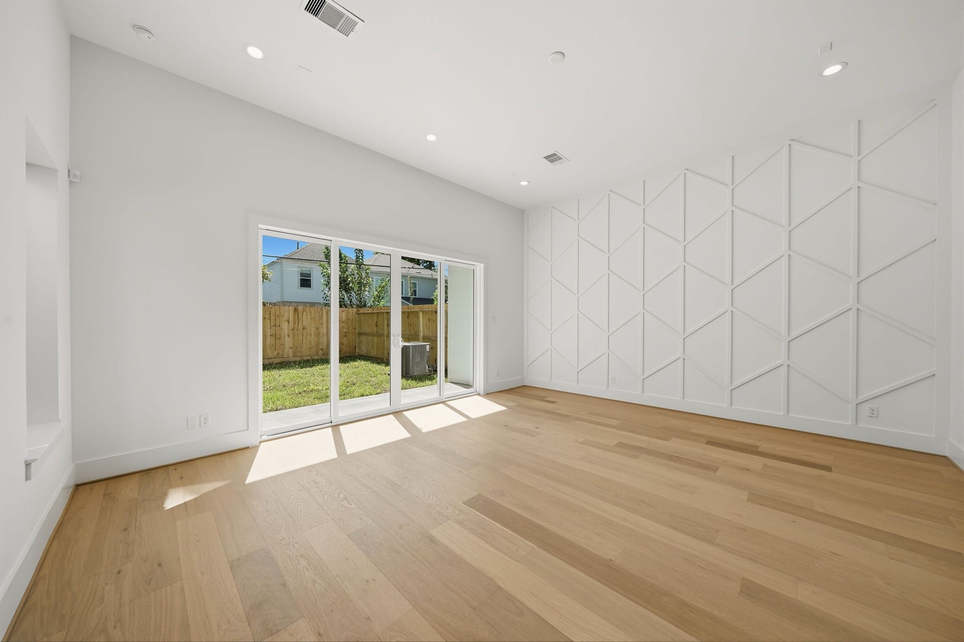 1120 E 26th Street, Houston, TX 77009 1120 E 26th Street, Houston, TX 77009