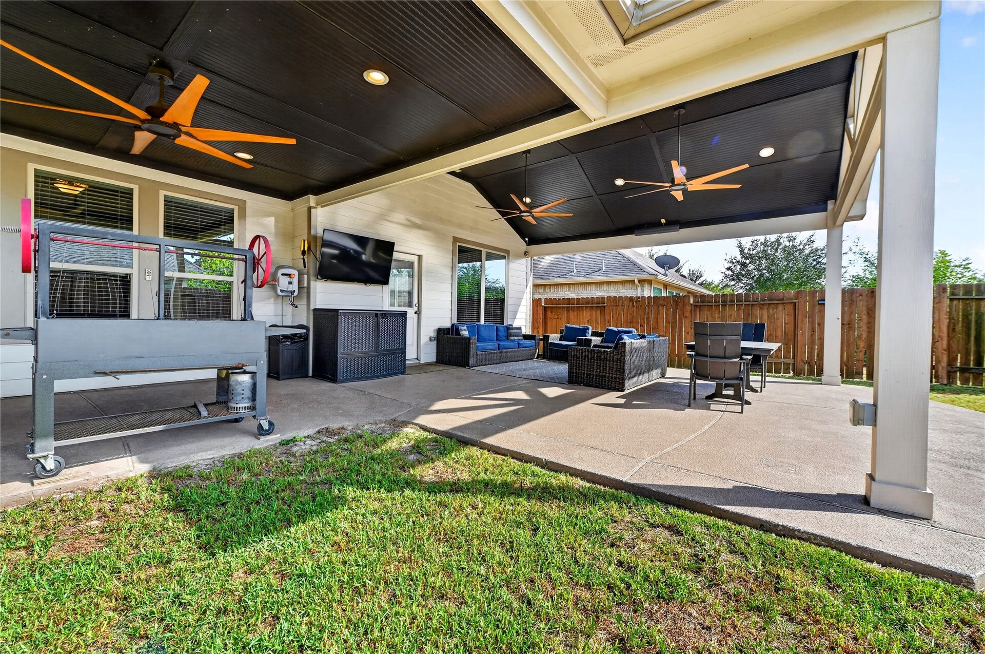5307 Royal Press Drive, Katy, TX 77493 Huge custom patio outside. Great for any weather. Over 770 sqft.