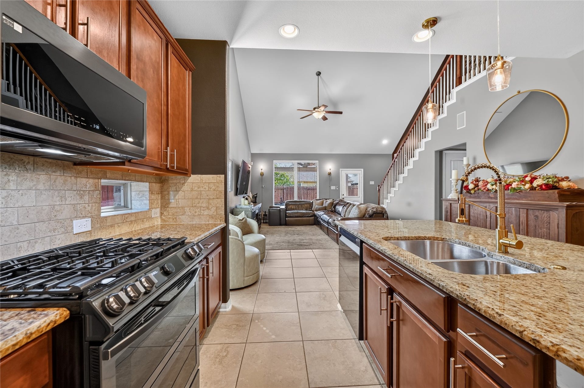 5307 Royal Press Drive, Katy, TX 77493 Kitchen has new double oven.
