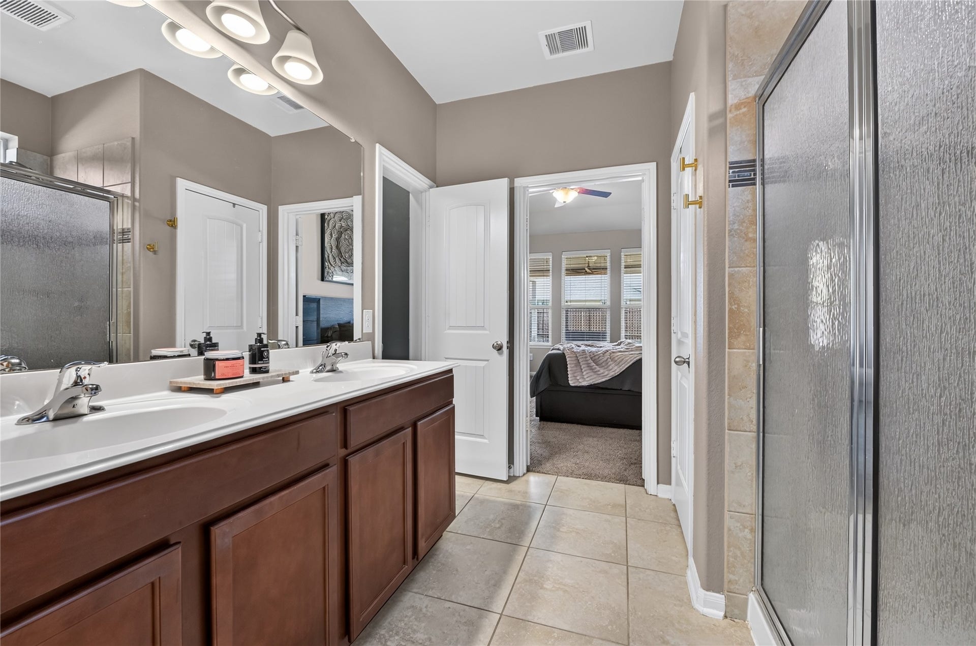 5307 Royal Press Drive, Katy, TX 77493 Primary Bathroom located on the first floor.