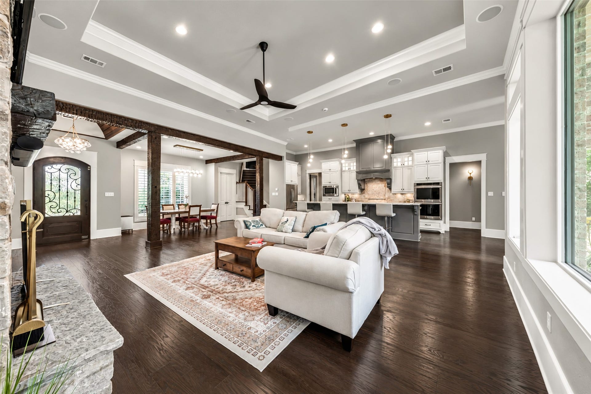 3232 Walnut Creek Court, Bryan, TX 77807 Livingroom