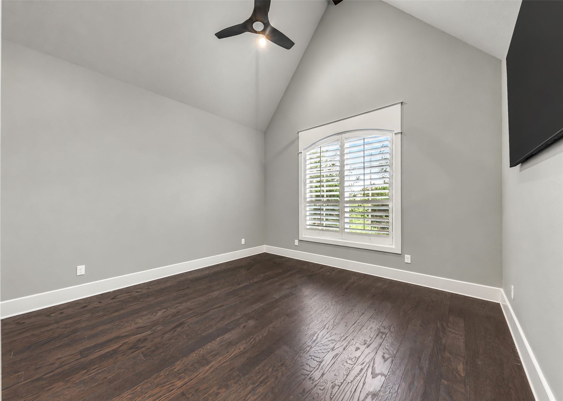 3232 Walnut Creek Court, Bryan, TX 77807 Front bedroom with vaulted ceiling