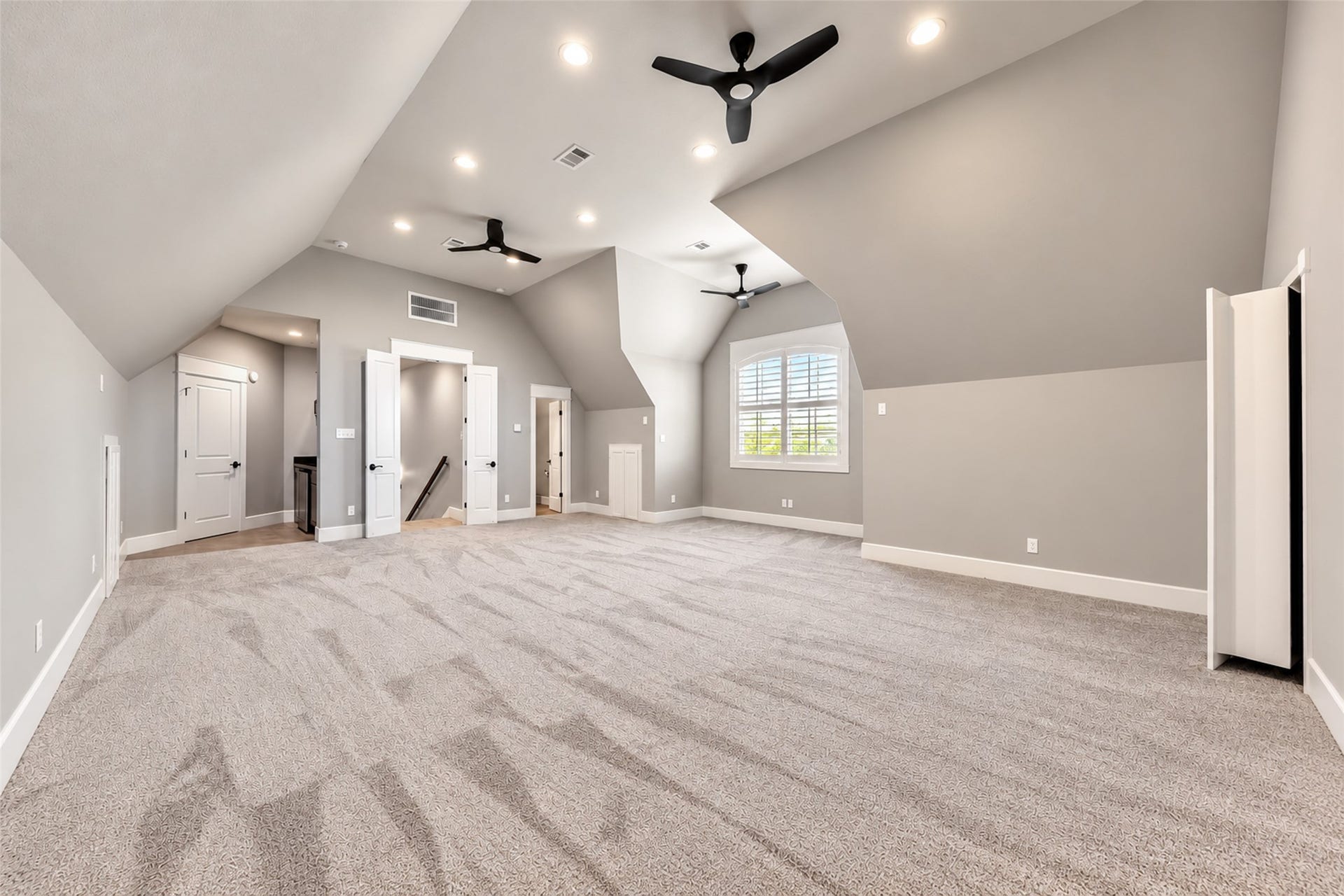 3232 Walnut Creek Court, Bryan, TX 77807 Studio/ media room/ flex space