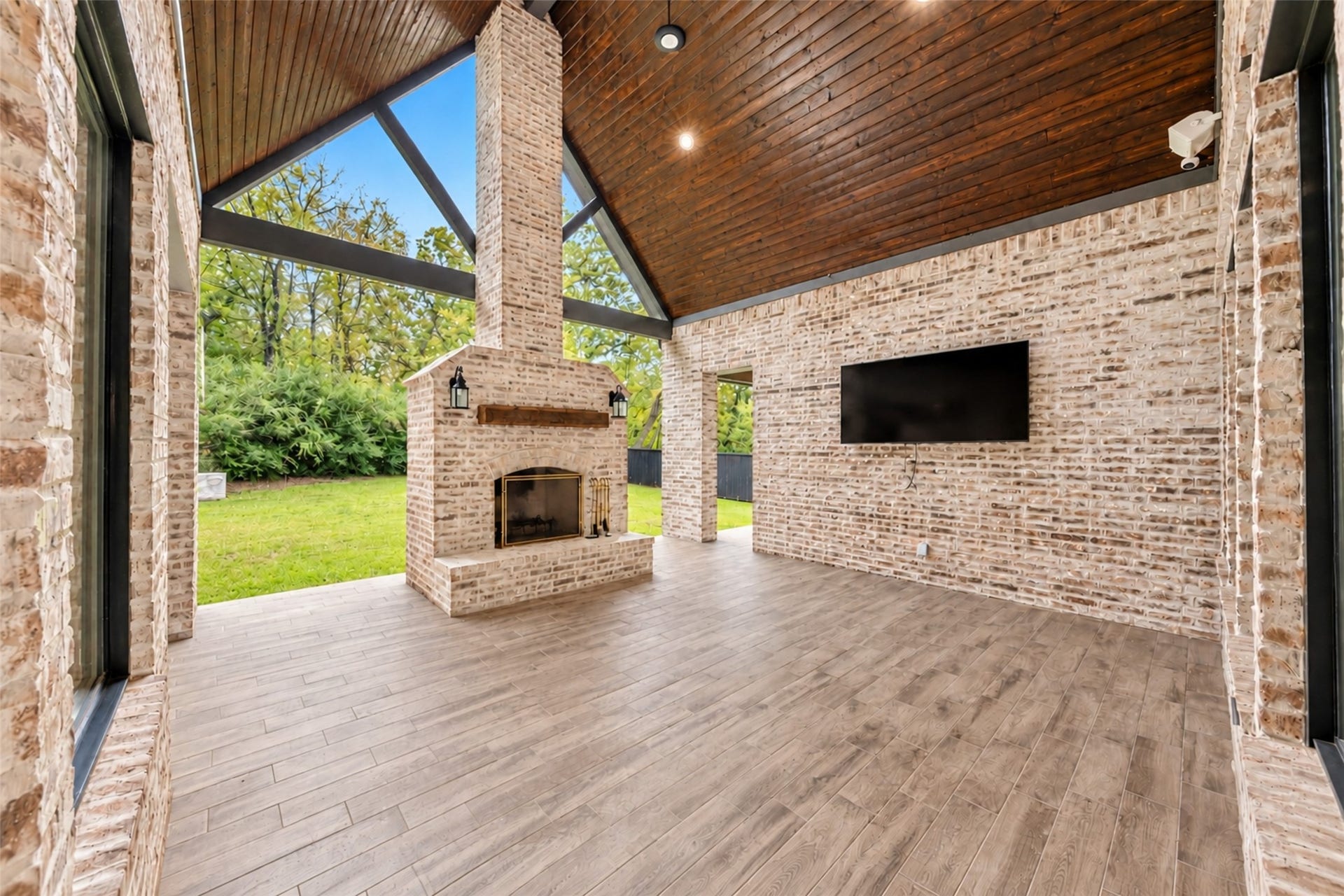 3232 Walnut Creek Court, Bryan, TX 77807 Patio fireplace