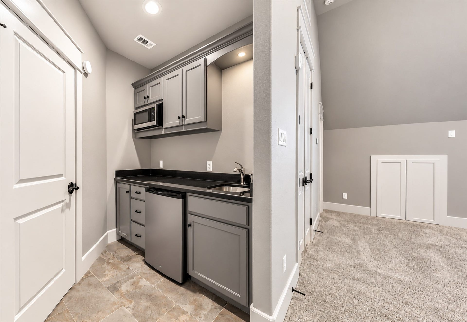 3232 Walnut Creek Court, Bryan, TX 77807 Studio kitchenette