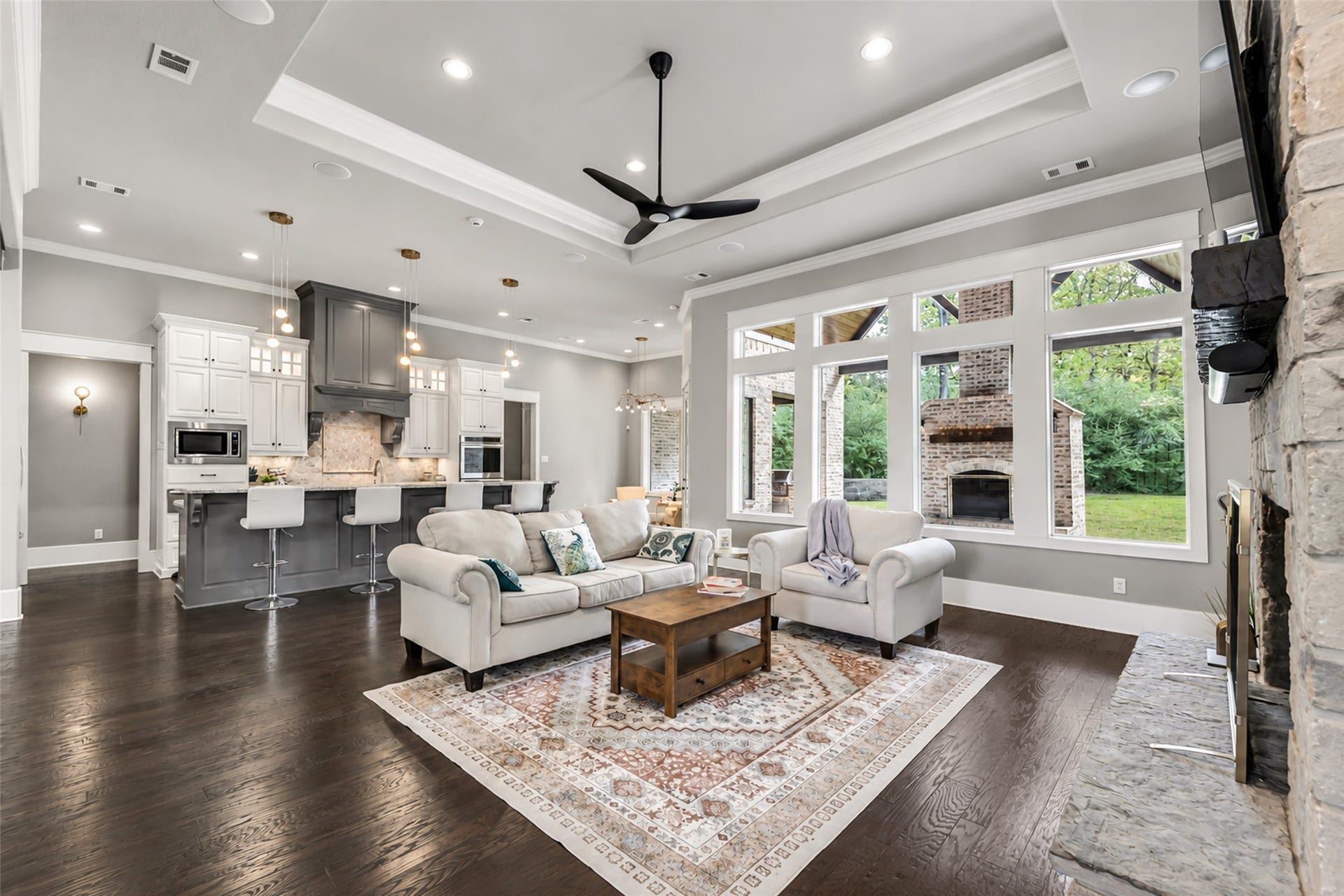 3232 Walnut Creek Court, Bryan, TX 77807 Livingroom