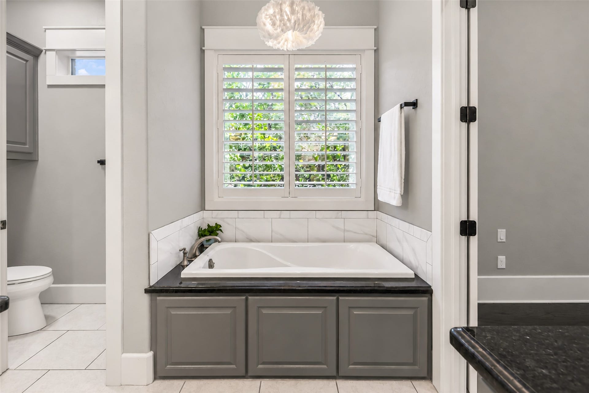 3232 Walnut Creek Court, Bryan, TX 77807 Soaking tub in primary