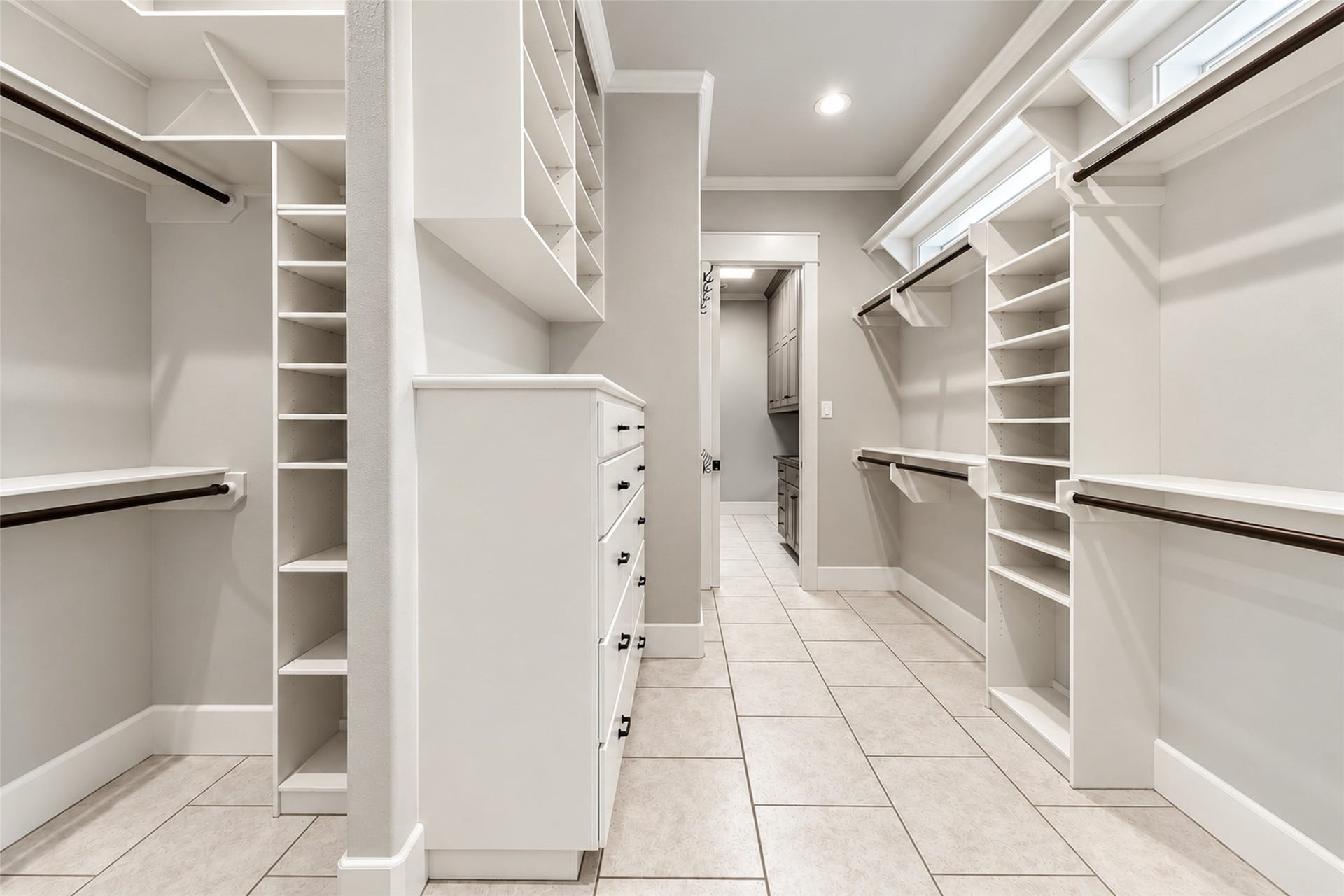 3232 Walnut Creek Court, Bryan, TX 77807 Walk-in Primary closet