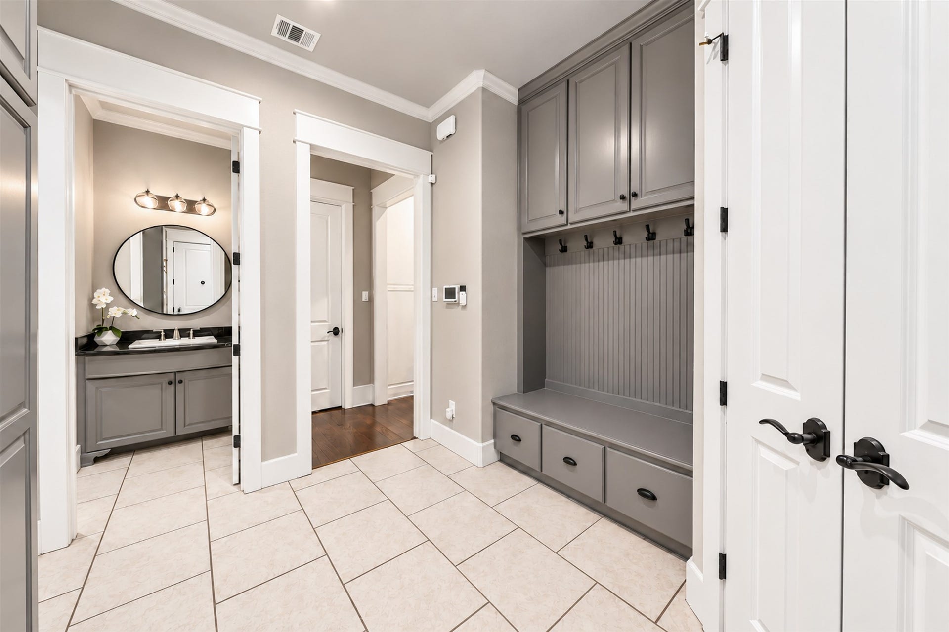 3232 Walnut Creek Court, Bryan, TX 77807 mud room