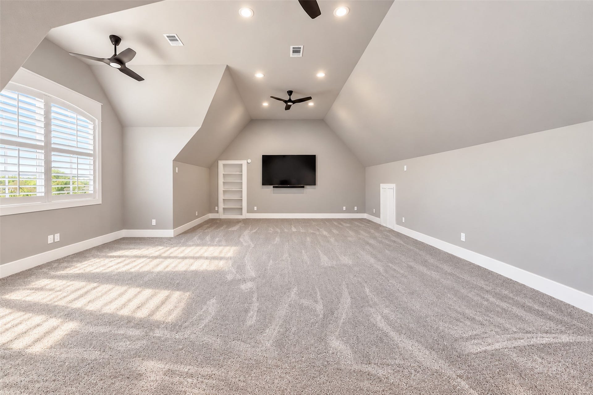3232 Walnut Creek Court, Bryan, TX 77807 Upstairs flex space/ studio