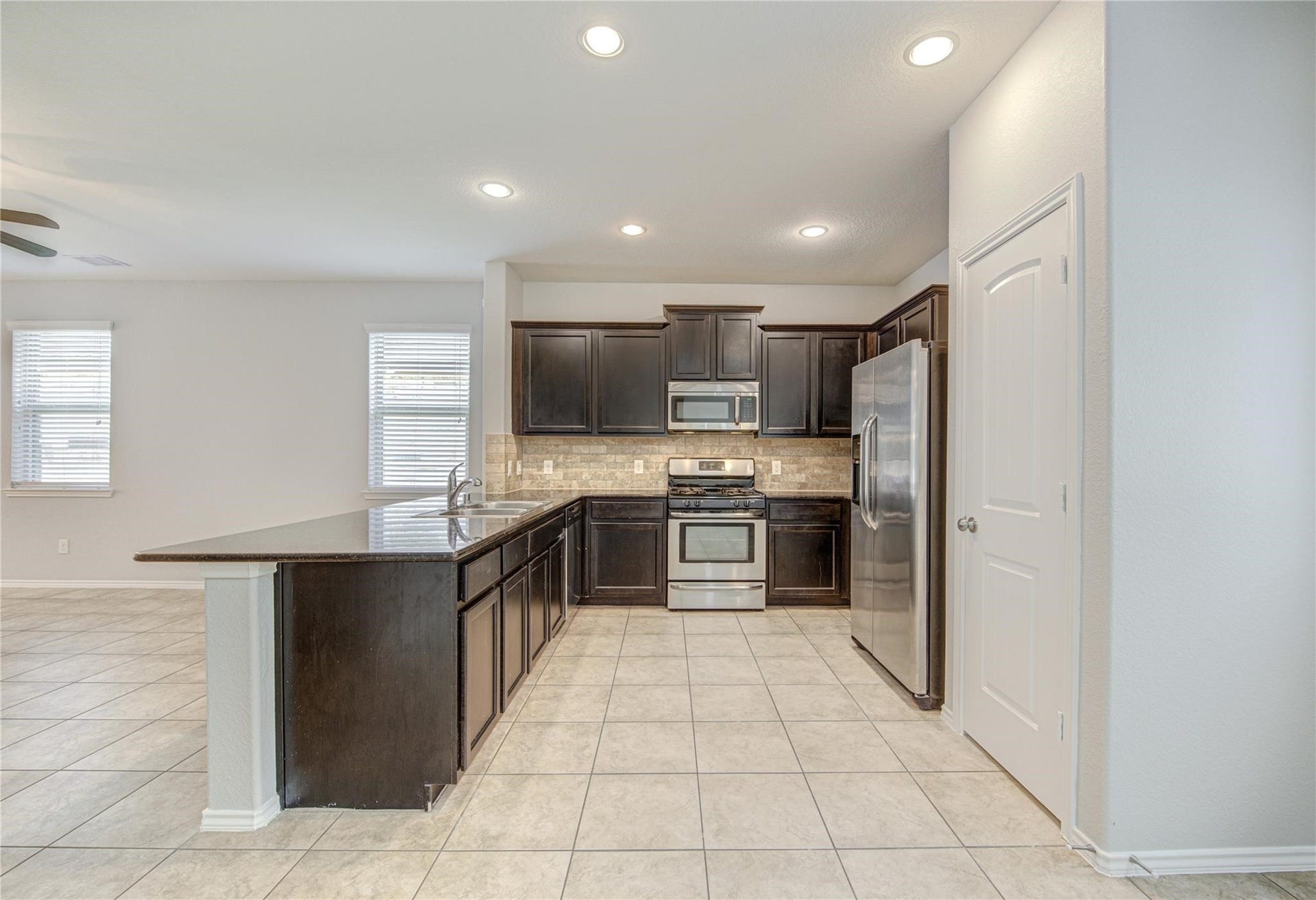 13527 Smith Lake Lane, Houston, TX 77044 13527 Smith Lake Lane, Houston, TX 77044