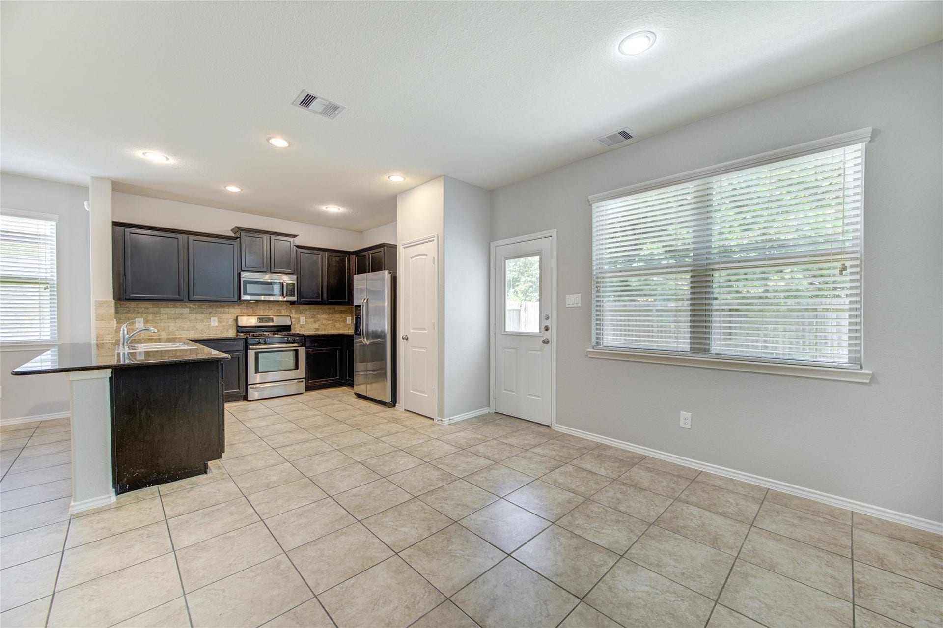 13527 Smith Lake Lane, Houston, TX 77044 13527 Smith Lake Lane, Houston, TX 77044