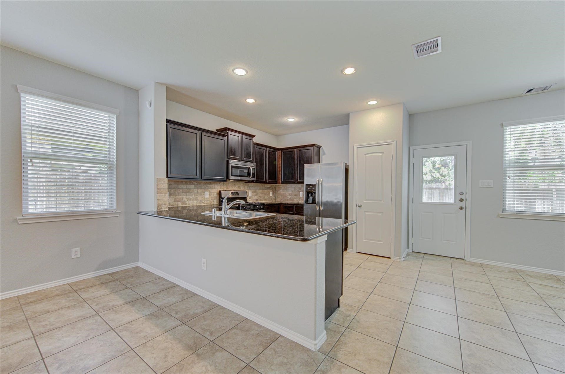 13527 Smith Lake Lane, Houston, TX 77044 13527 Smith Lake Lane, Houston, TX 77044