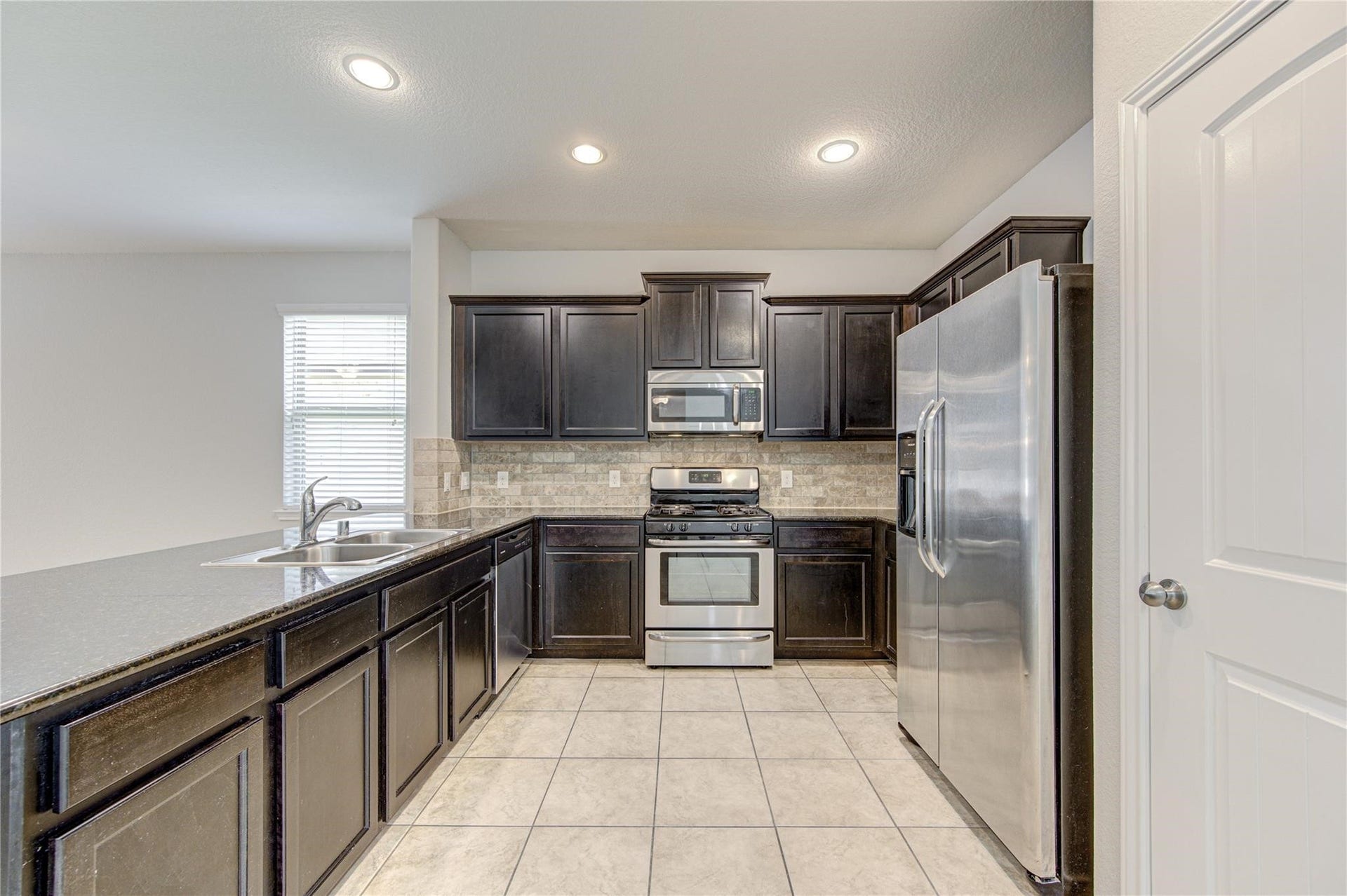 13527 Smith Lake Lane, Houston, TX 77044 13527 Smith Lake Lane, Houston, TX 77044