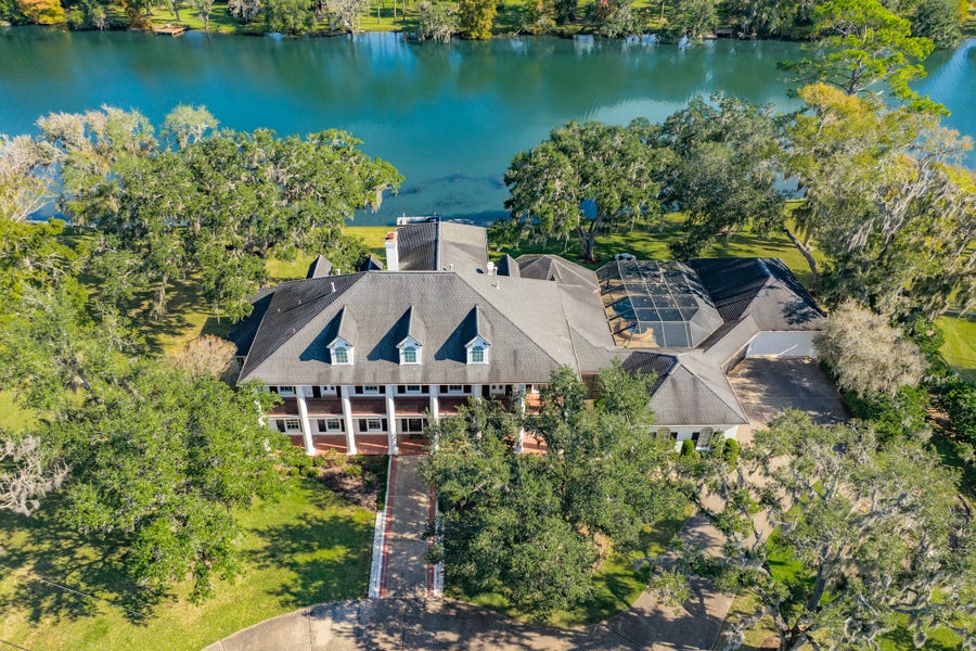 Property photo for 3 Bayou Road, Lake Jackson, TX