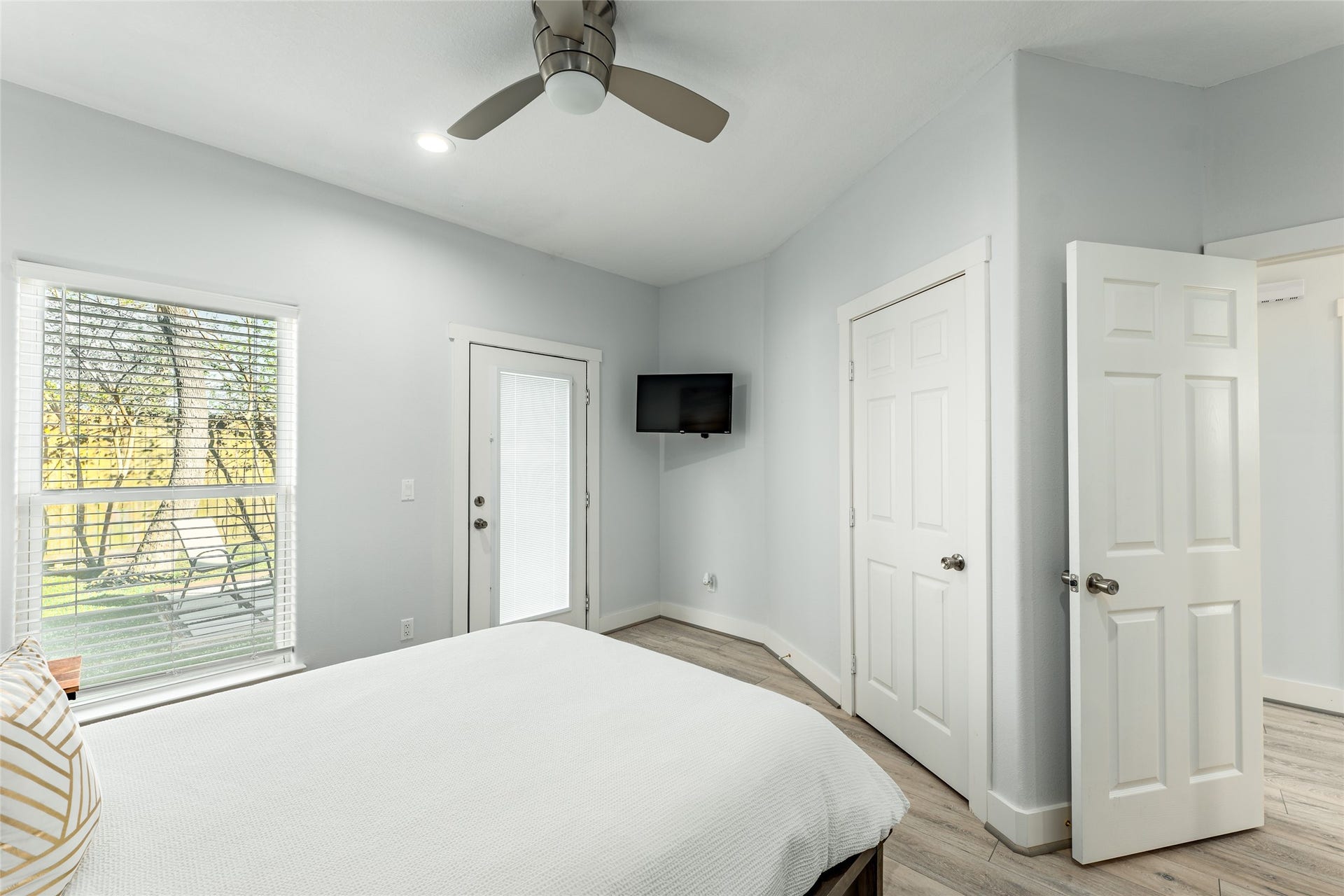 294 Debbie Lane, Dickinson, TX 77539 294 Debbie Lane, Dickinson, TX 77539