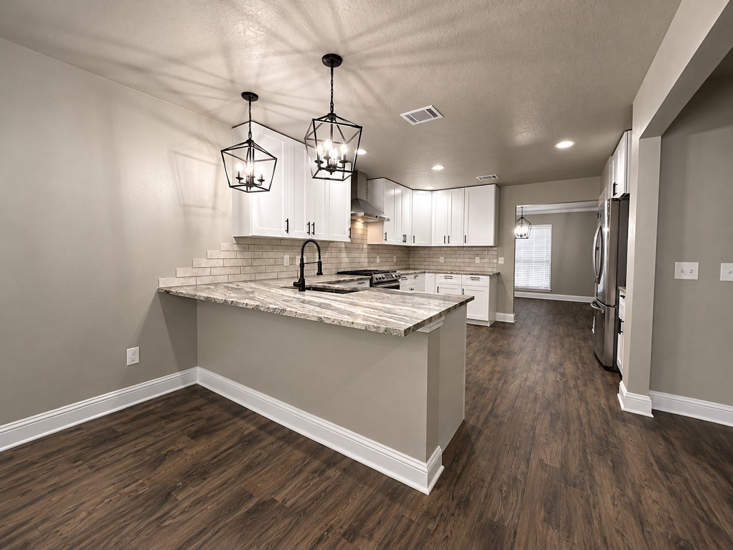 2102 Autumn Cove Drive, League City, TX 77573 Open kitchen and breakfast area featuring a spacious breakfast bar with seating, perfect for casual dining and entertaining.