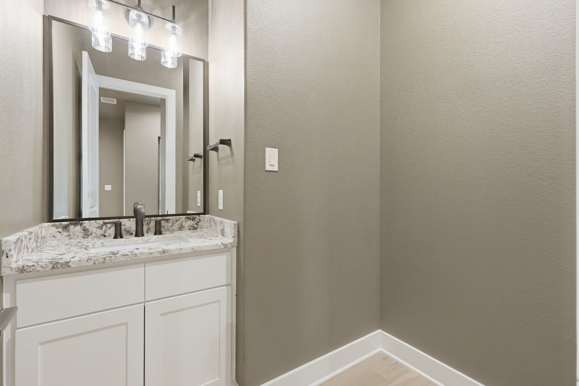 8104 High Meadow Ridge Court, Montgomery, TX 77316 Powder Bath