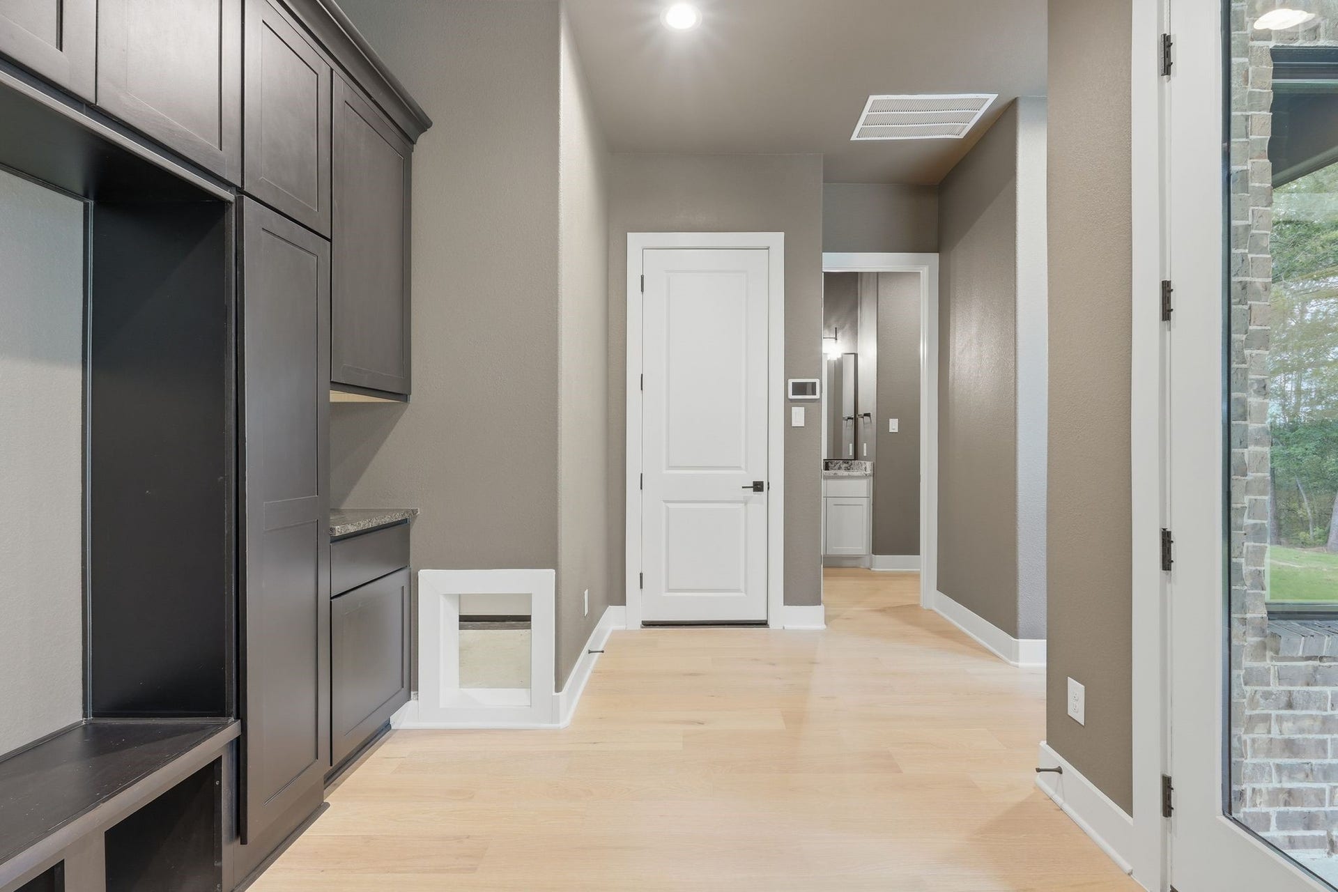 8104 High Meadow Ridge Court, Montgomery, TX 77316 Mudroom