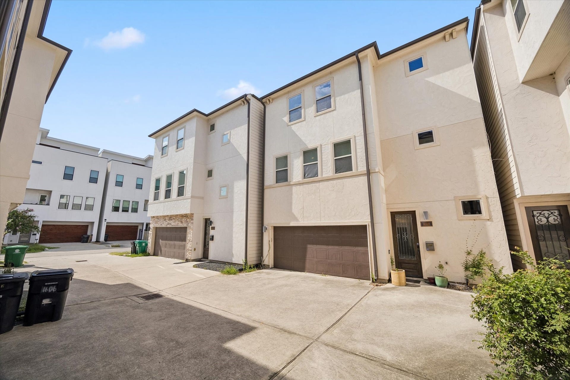 1618 Parker Street, Houston, TX 77007 2 minute drive from M-K-T Heights