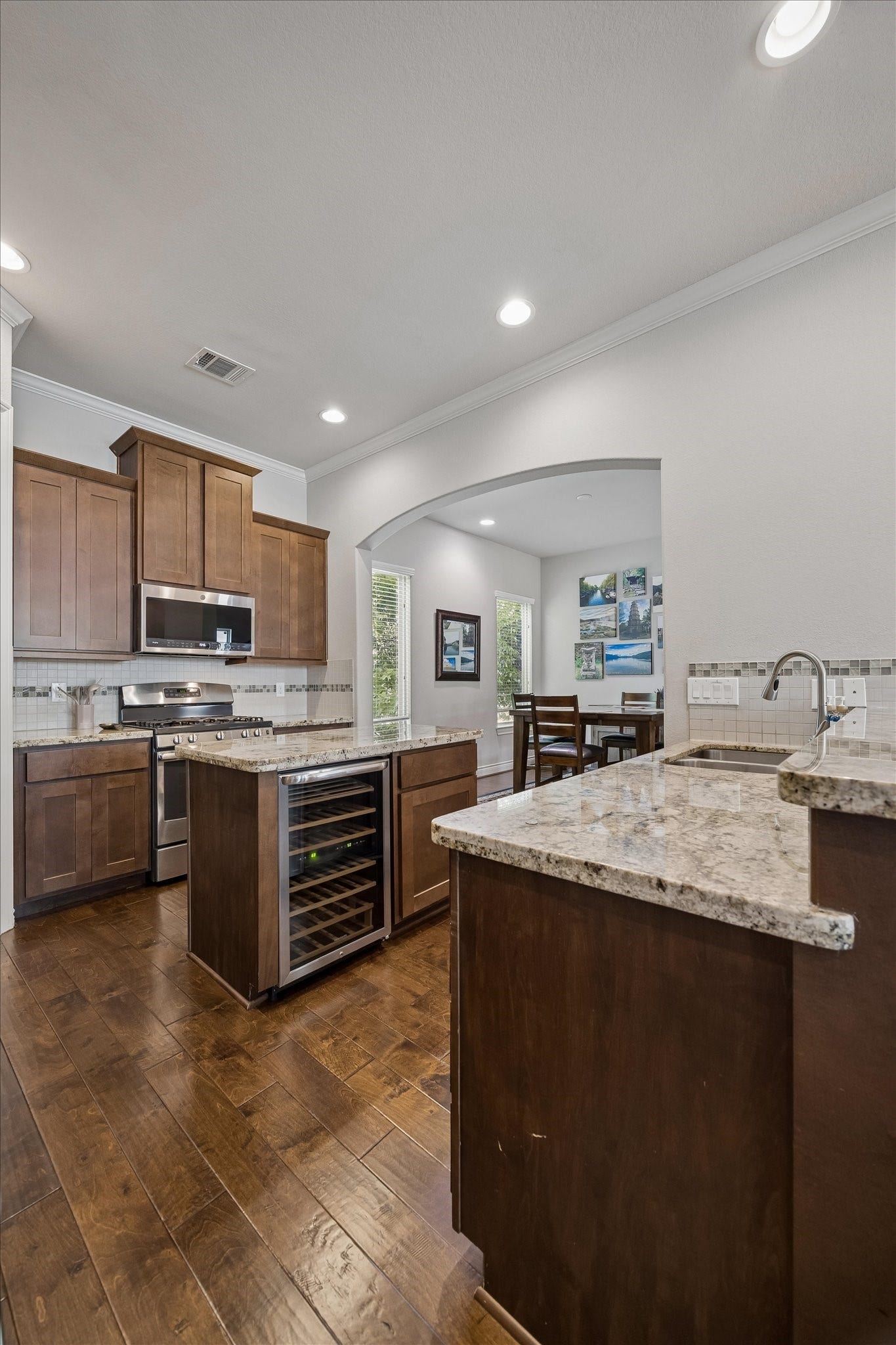 1618 Parker Street, Houston, TX 77007 Kitchen island with beverage fridge