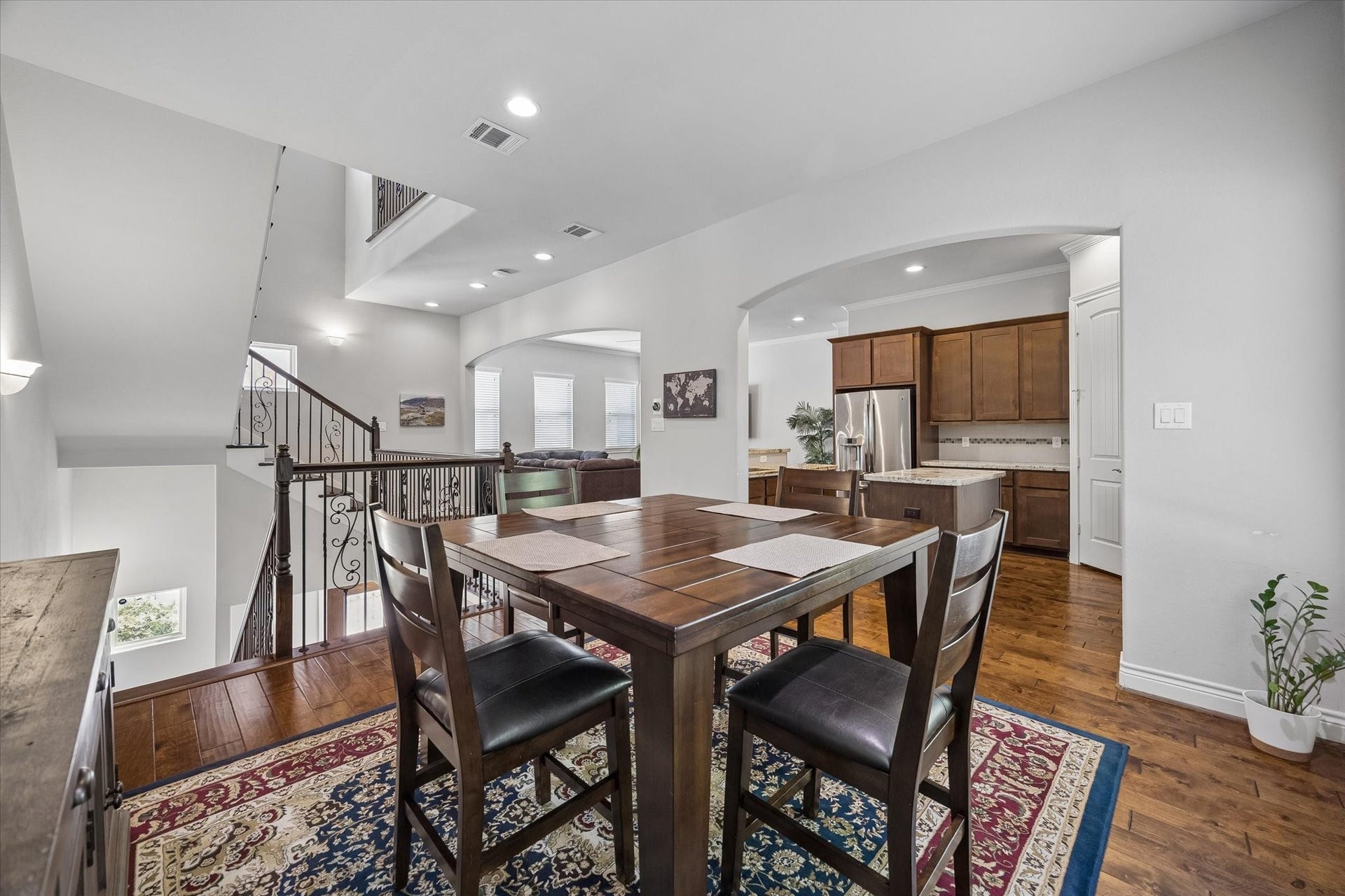 1618 Parker Street, Houston, TX 77007 Arches in living/dining