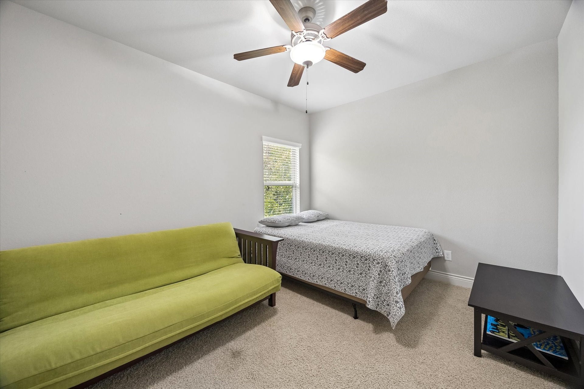 1618 Parker Street, Houston, TX 77007 Upstairs secondary bedroom